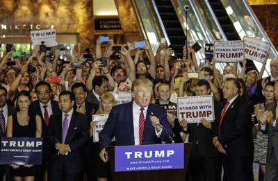 En esta imagen del jueves 3 de septiembre de 2015 se ve al candidato presidencial republicano Donald Trump durante una conferencia de prensa en Nueva York. (AP Foto/Mark Lennihan, Archivo)