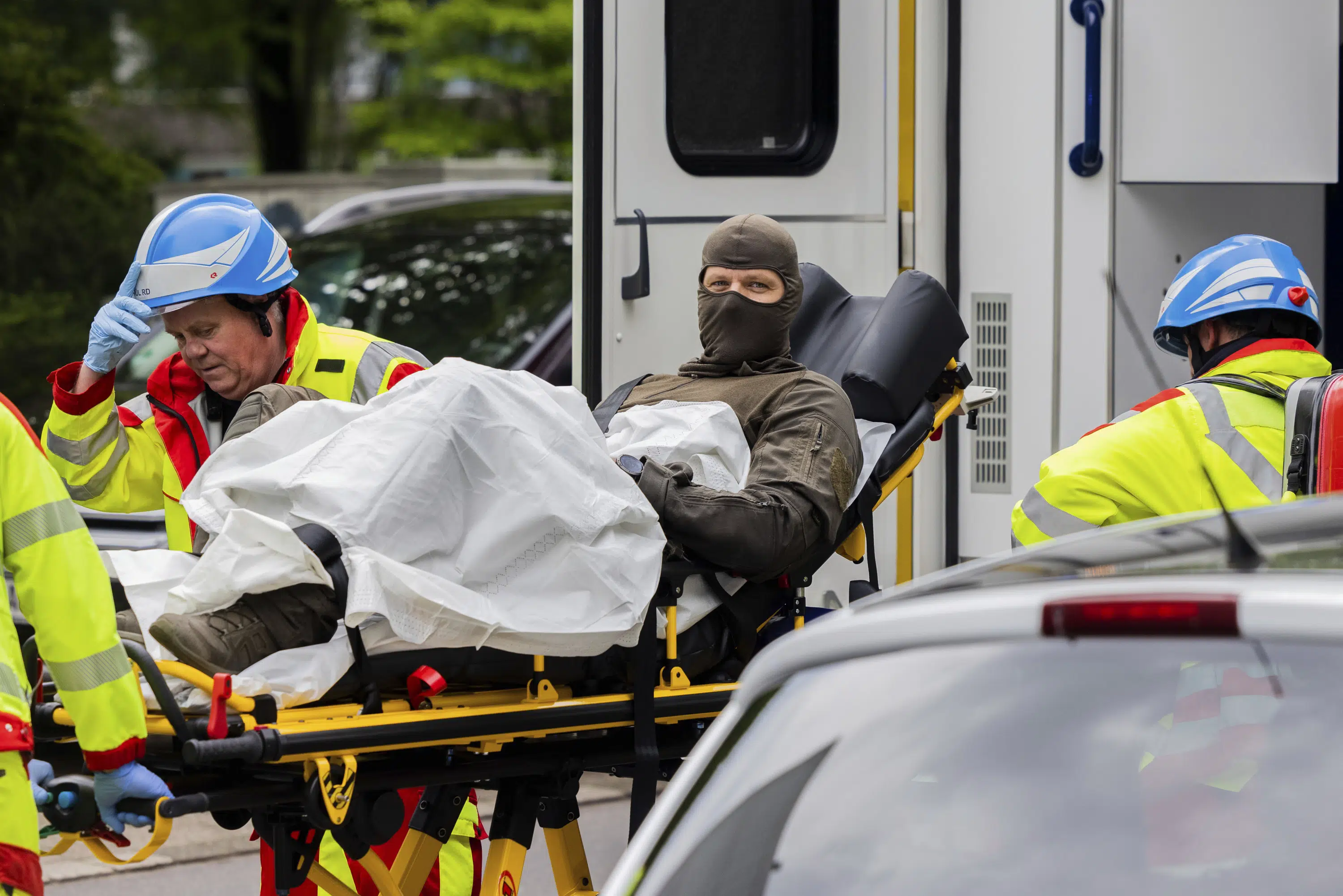 Verdächtiger nach Explosion in Wohnhaus in Deutschland festgenommen, verletzt Polizisten und Feuerwehrleute