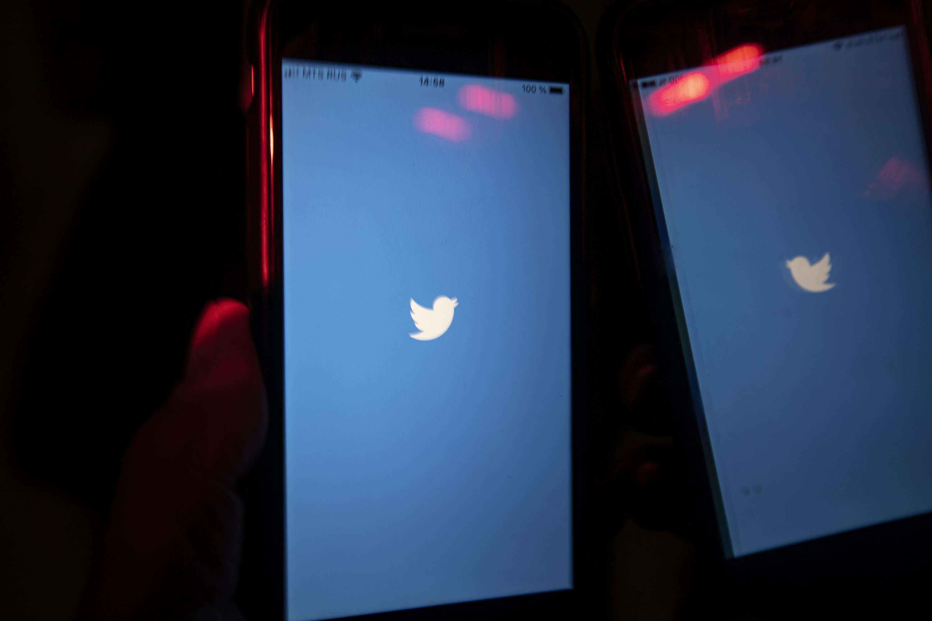 Russia threatens to block Twitter in a month