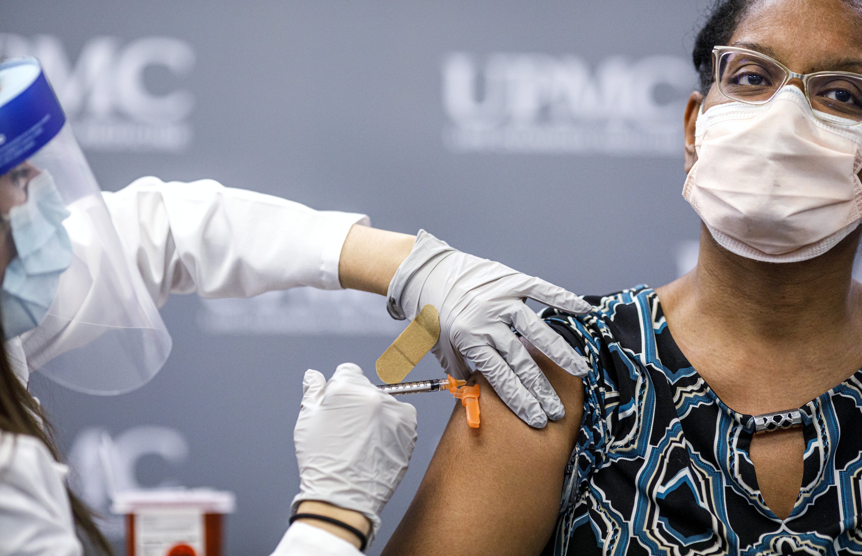 US Shifts to Accelerated Vaccinations;  will not stop a second dose