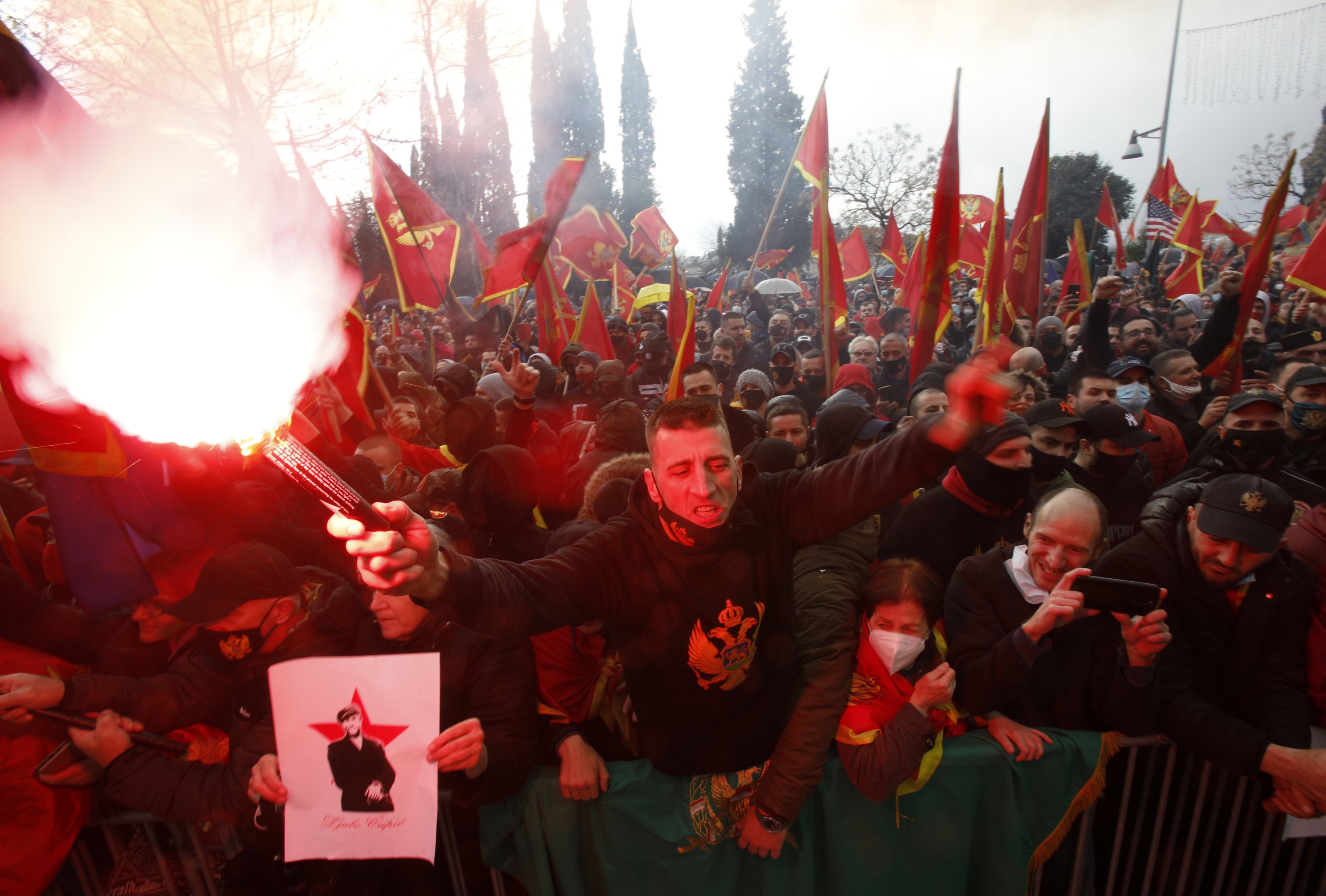 Istnieją protesty przeciwko nowemu rządowi Czarnogóry w sprawie prawa religijnego