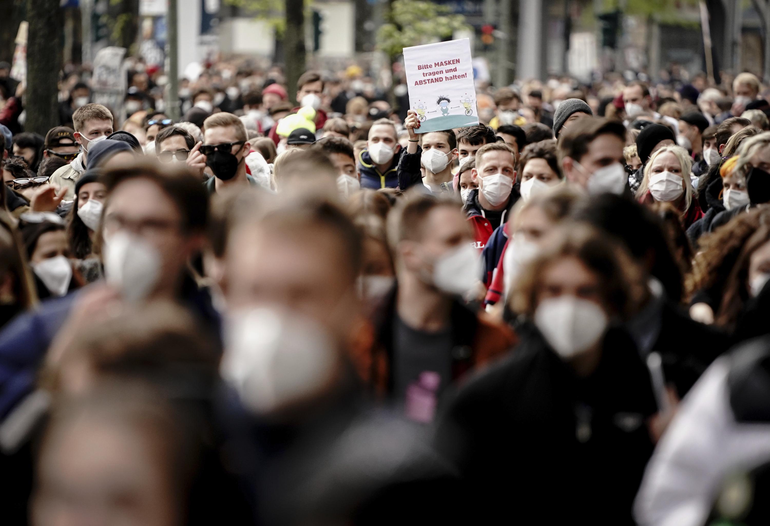 I manifestanti del Primo Maggio chiedono maggiori protezioni sul lavoro in mezzo alla pandemia