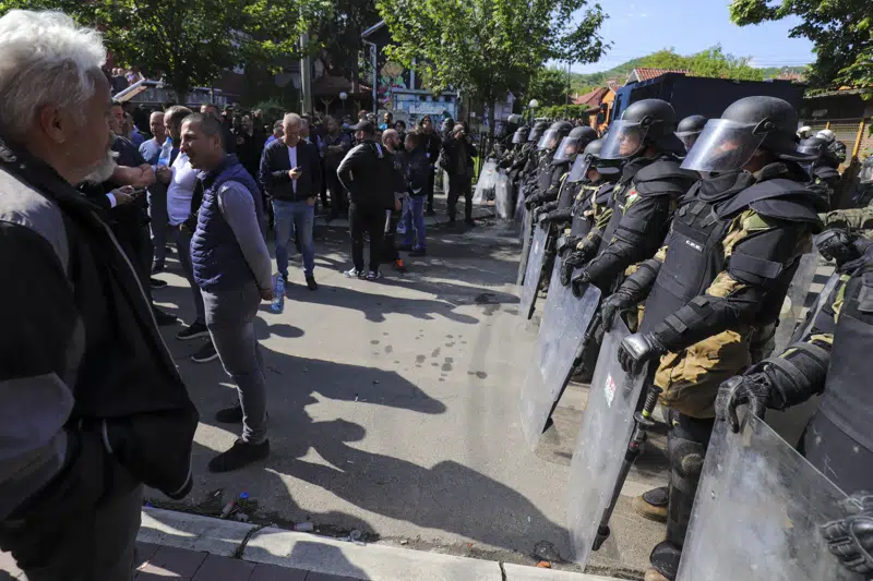 25 NATO-Led Peacekeepers Injured in Kosovo in Clashes with Serbs Outside Municipal Building