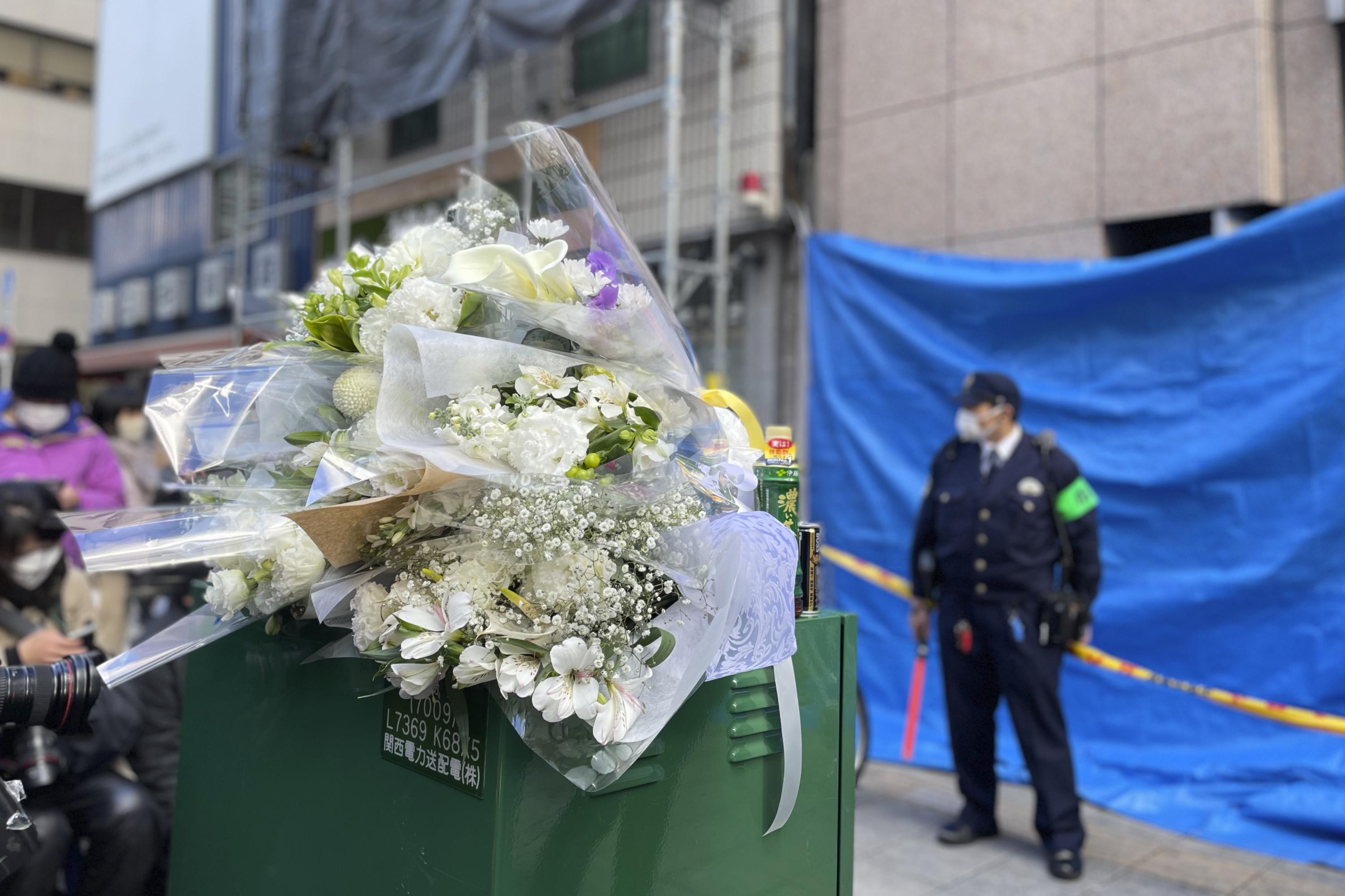 日本の警察は、致命的な大阪の火事に関連した男の家を捜索します