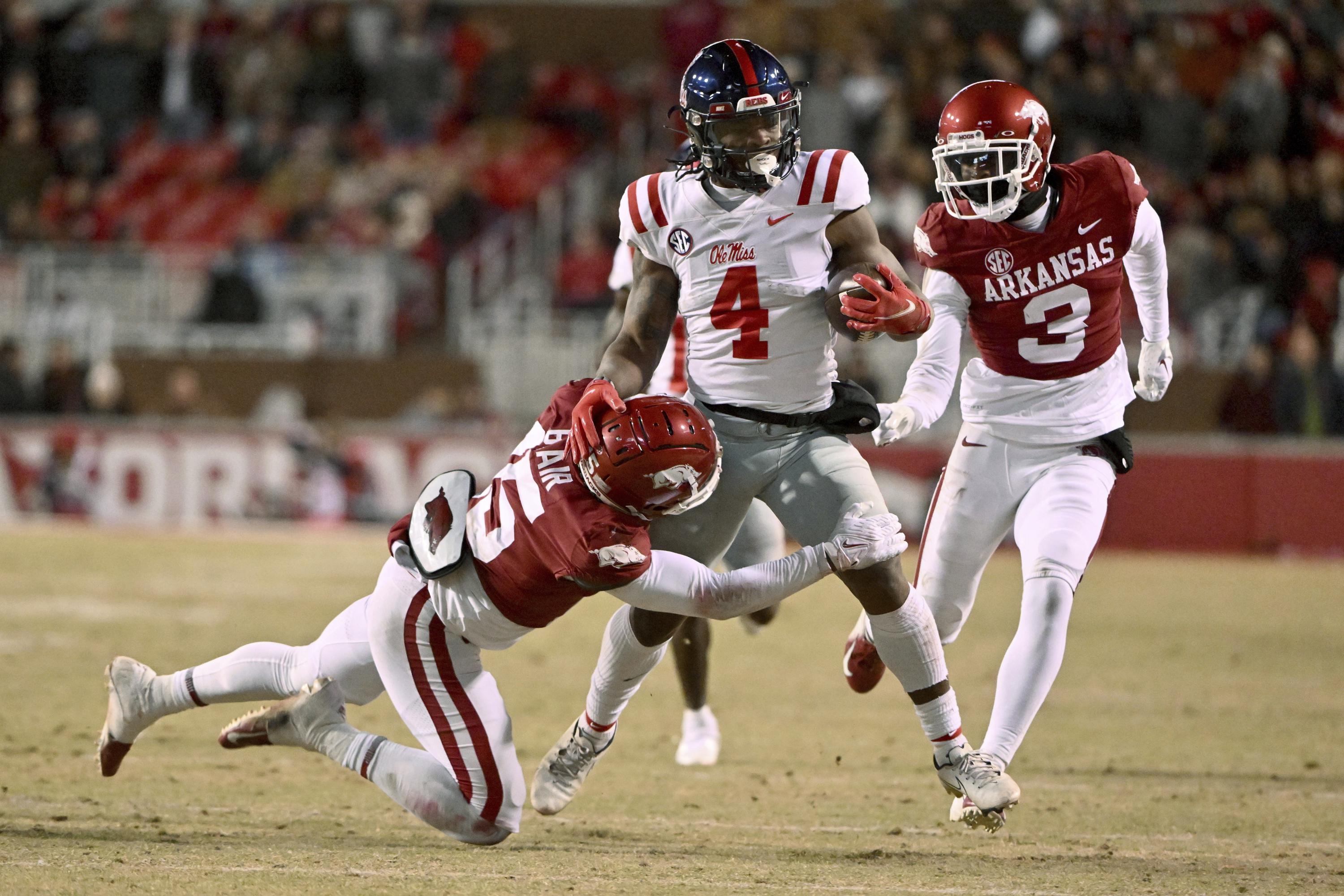 stat-watch-3-200-yard-rushers-in-same-game-1st-since-16-ap-news