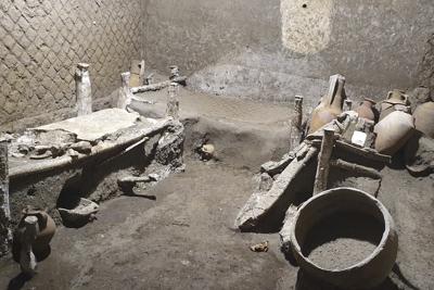 Vista de un hallazgo reciente en Pompeya, Italia. Los arqueólogos que excavan una finca en medio de las ruinas de la erupción volcánica que destruyó la antigua ciudad de Pompeya en el 79 de nuestra era han descubierto una habitación que ofrece “una visión excepcional de la vida diaria de los esclavos”, dijeron funcionarios el sábado 6 de noviembre de 2021.
