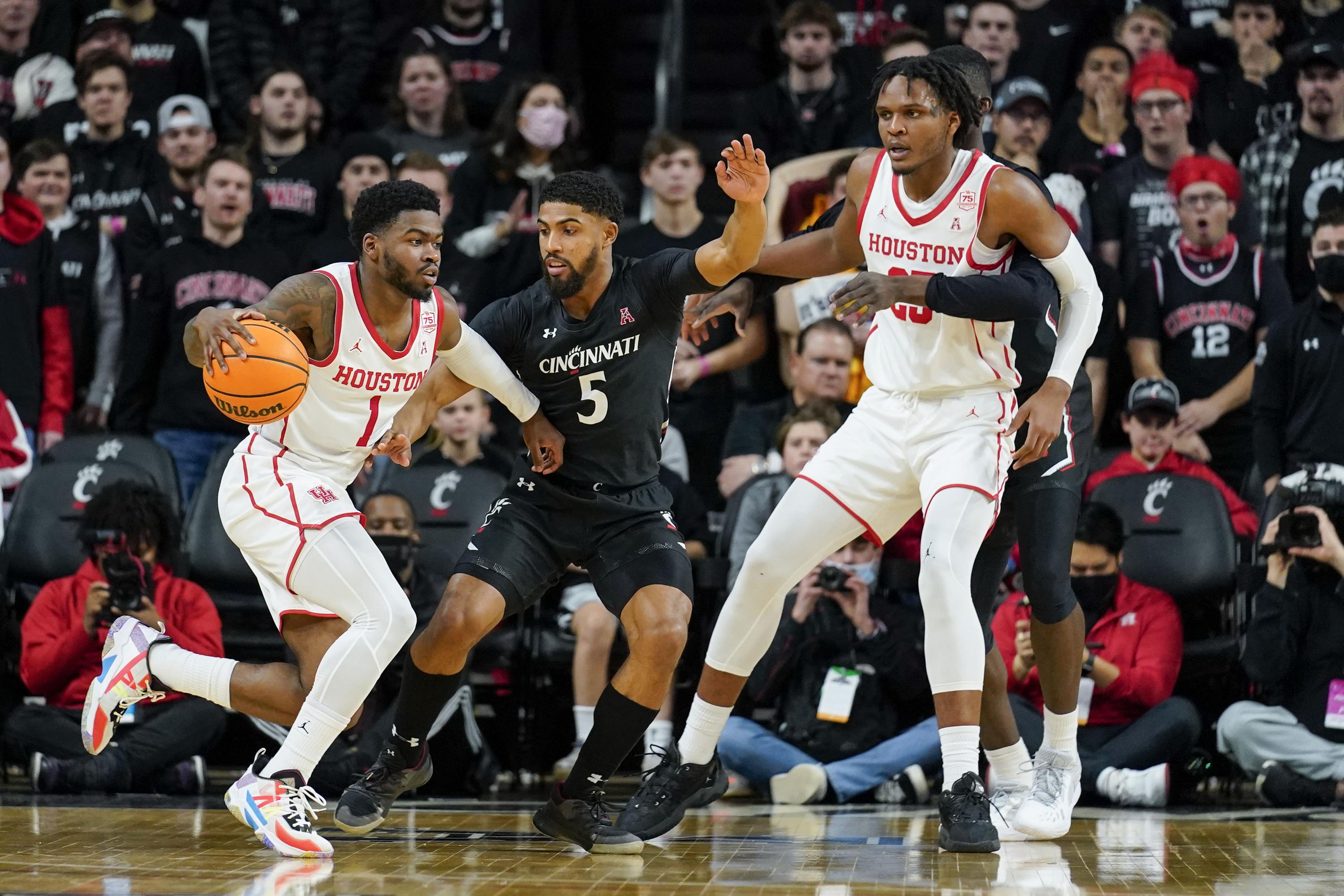 No. 6 Houston stays perfect in conference play, 202 overall AP News