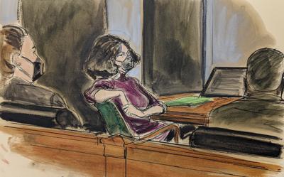 En este dibujo de la corte, la socialité británica Ghislaine Maxwell, al centro, permanece sentada en el tribunal durante su juicio por tráfico sexual, el miércoles 29 de diciembre de 2021, en Nueva York. (AP Foto/Elizabeth Williams)