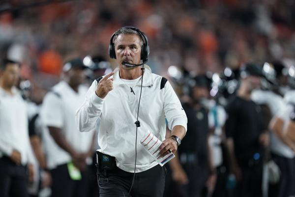 Anonymous Jaguars Player Saya Urban Meyer Has ‘Zero Credibility’ and he Cancelled the Team Meeting Because he was ‘Too Scared’