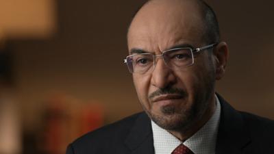 En esta imagen del verano de 2021 cortesía de CBS News, Saad al-Jabri, exfuncionario de seguridad de Arabia Saudí, es entrevistado para "60 Minutes" en Washington. (CBS News/60 Minutes vía AP)