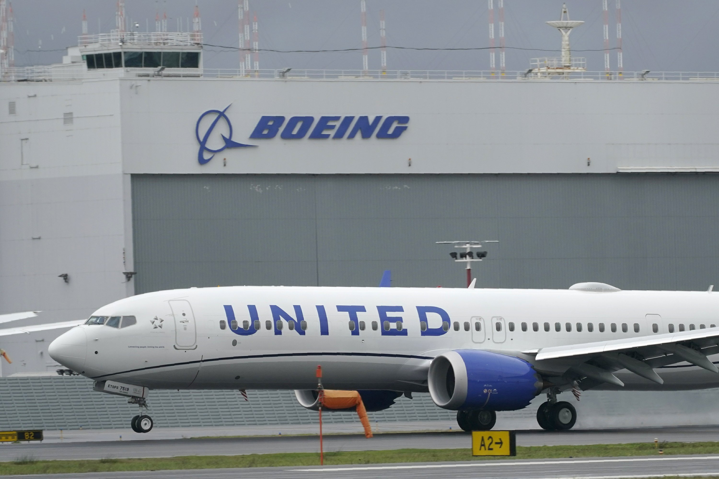 United expands order for Boeing 737 Max aircraft