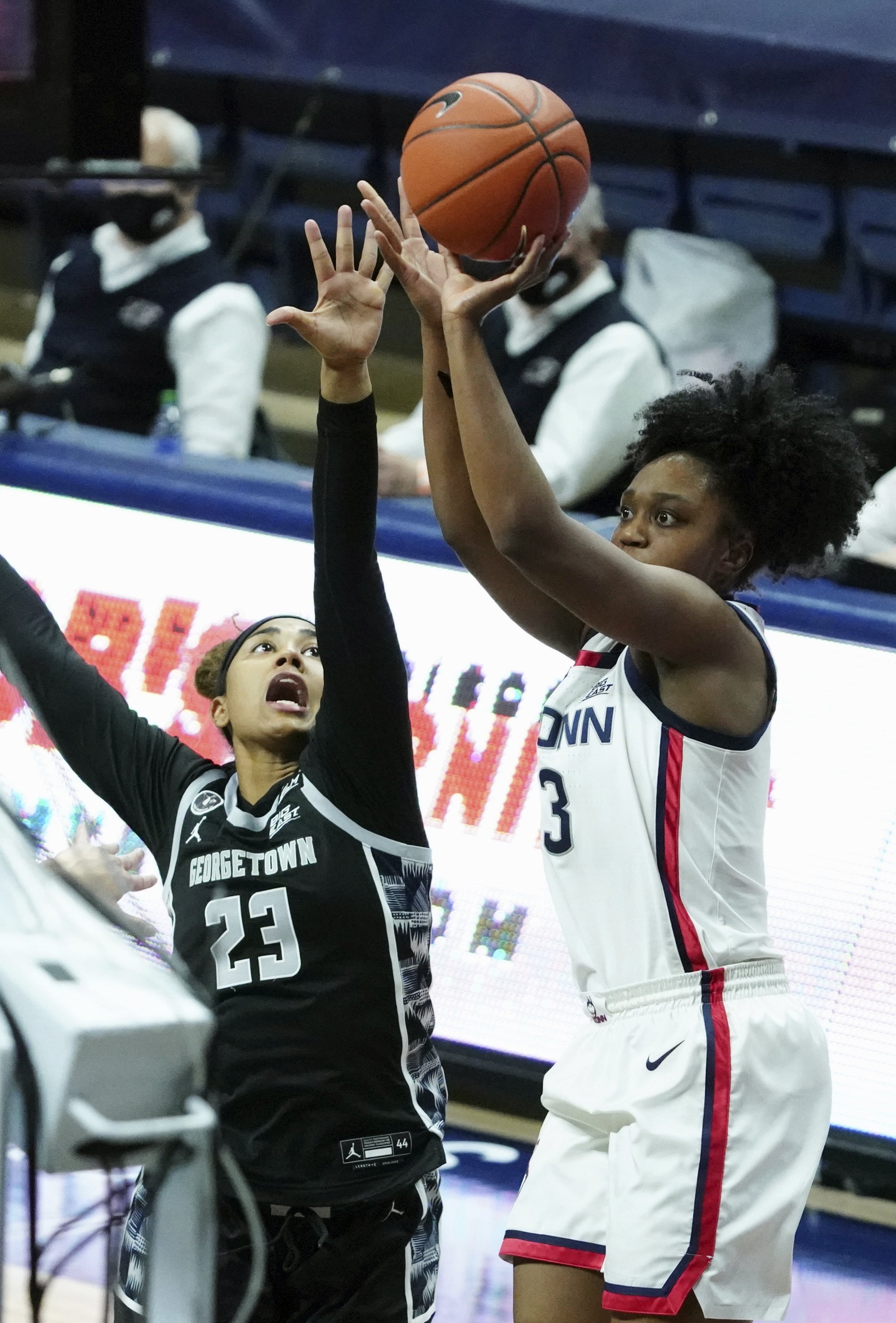Nelson-Ododa leads No. 3 UConn over Georgetown 72-.41 - Vimarsana News