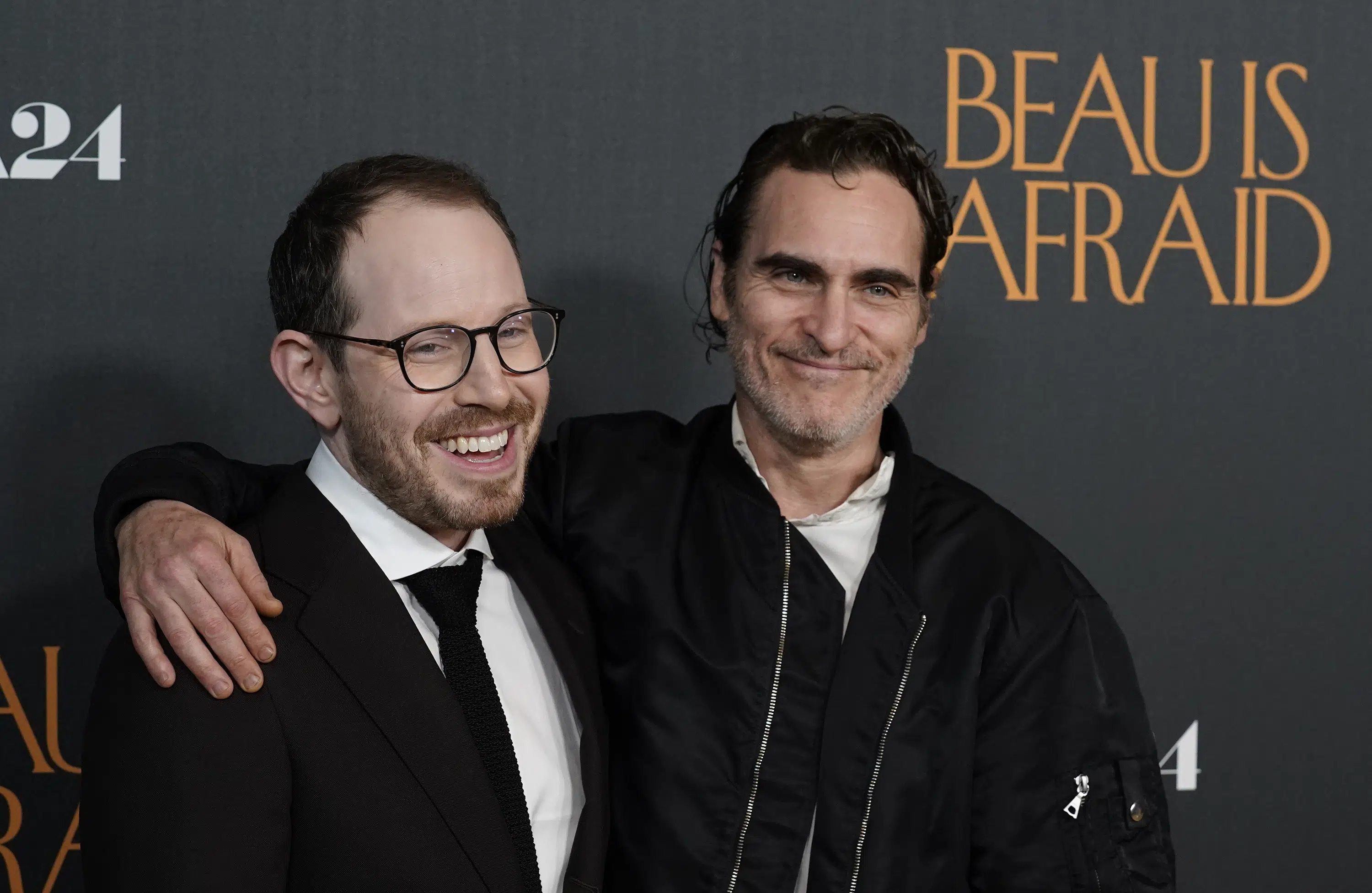 Q&A : Ari Aster et Joaquin Phoenix tentent de discuter de “Beau a peur”