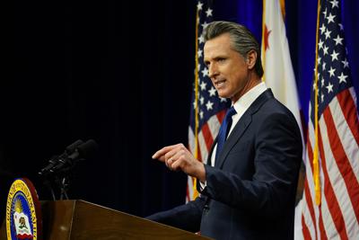 El gobernador de California, Gavin Newsom, pronuncia su discurso anual sobre el Estado del Estado en Sacramento, California, el martes 8 de marzo de 2022. (AP Foto/Rico Pedroncelli)