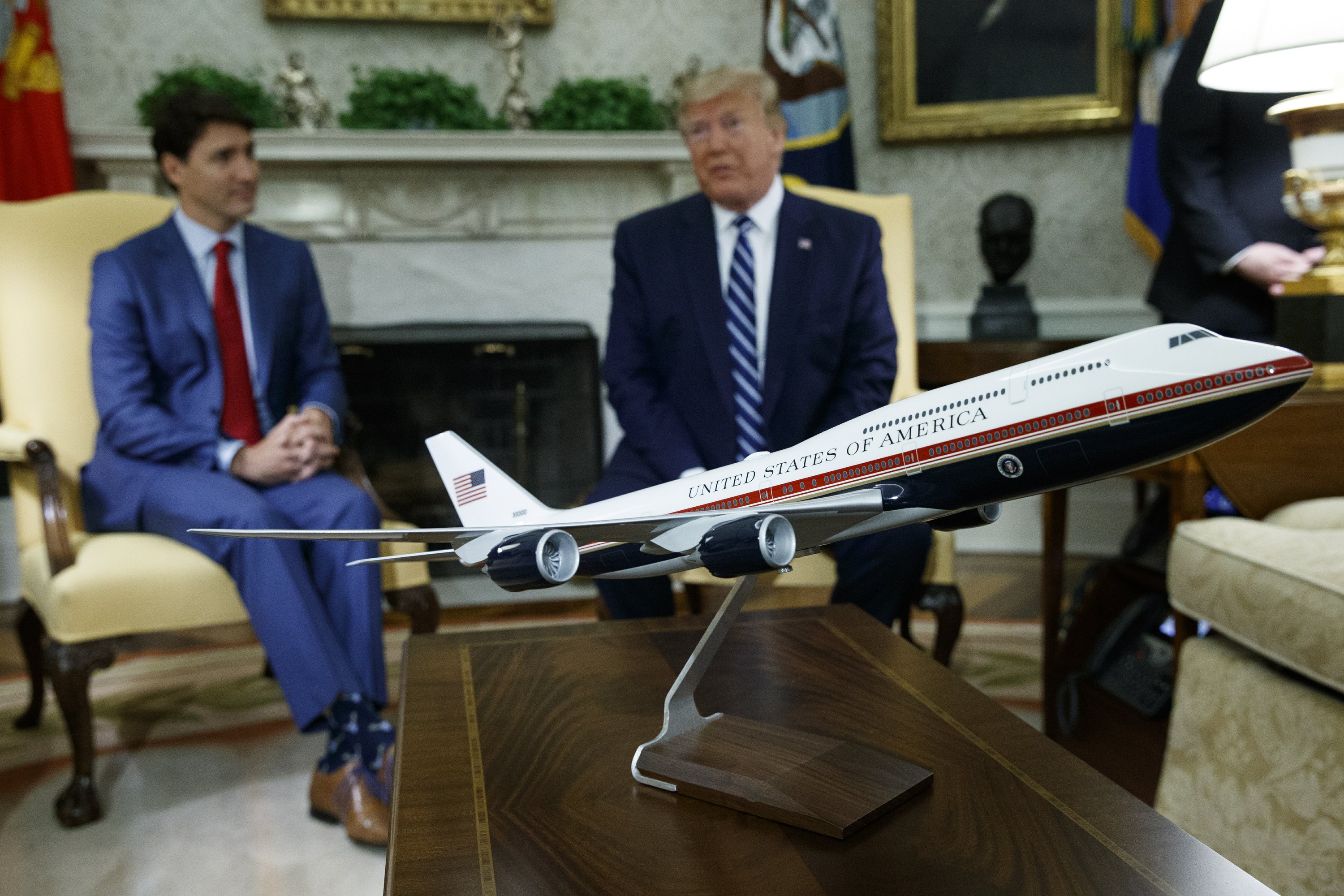 Trump shifts to talk of Air Force One