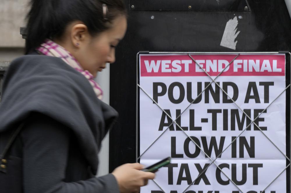 Bank of England to buy UK bonds to avert financial risk