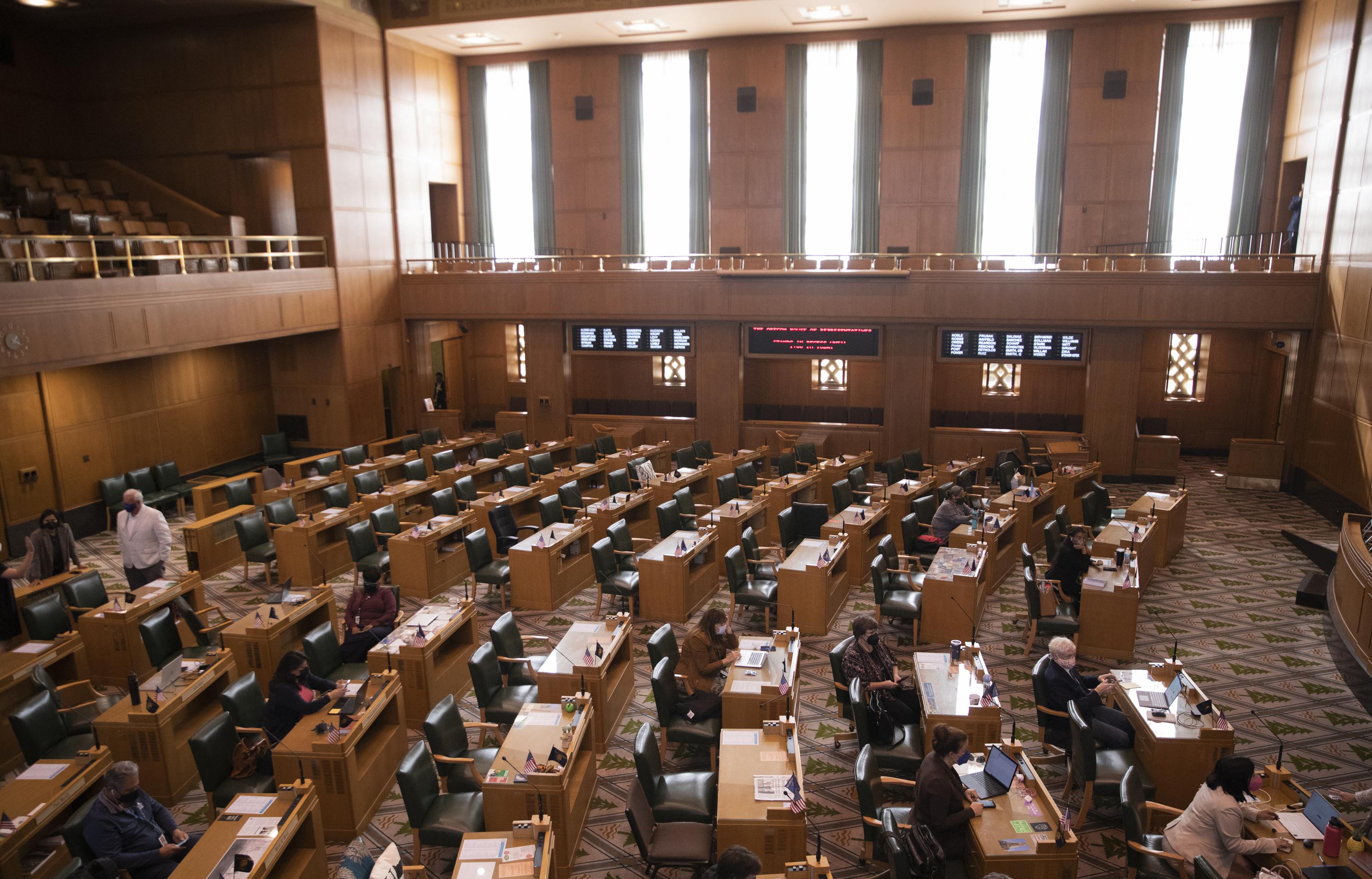 Oregon lawmakers stall over redistricting as deadline looms AP News