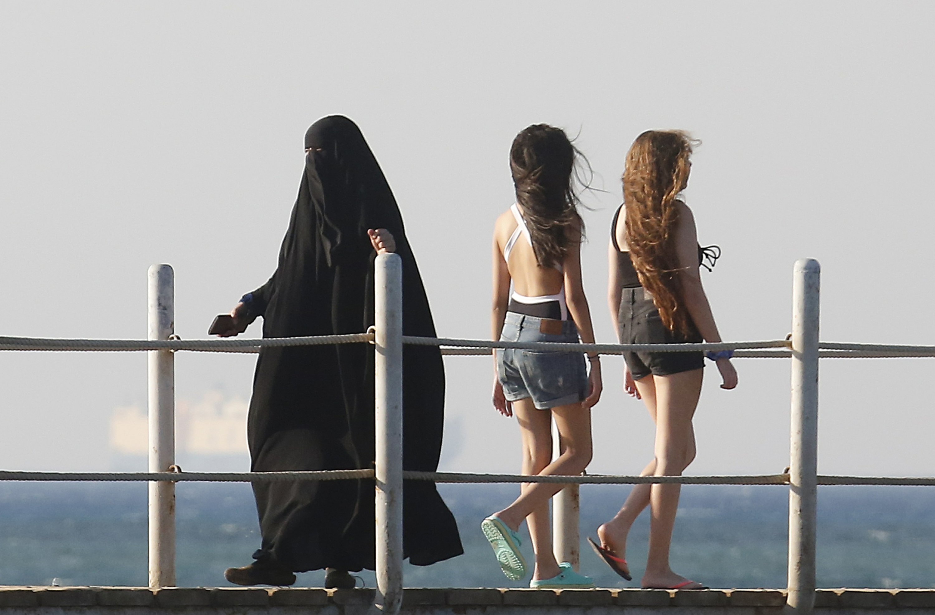 لباس السباحة الإسلامي يثير الجدل مرة أخرى في مصر