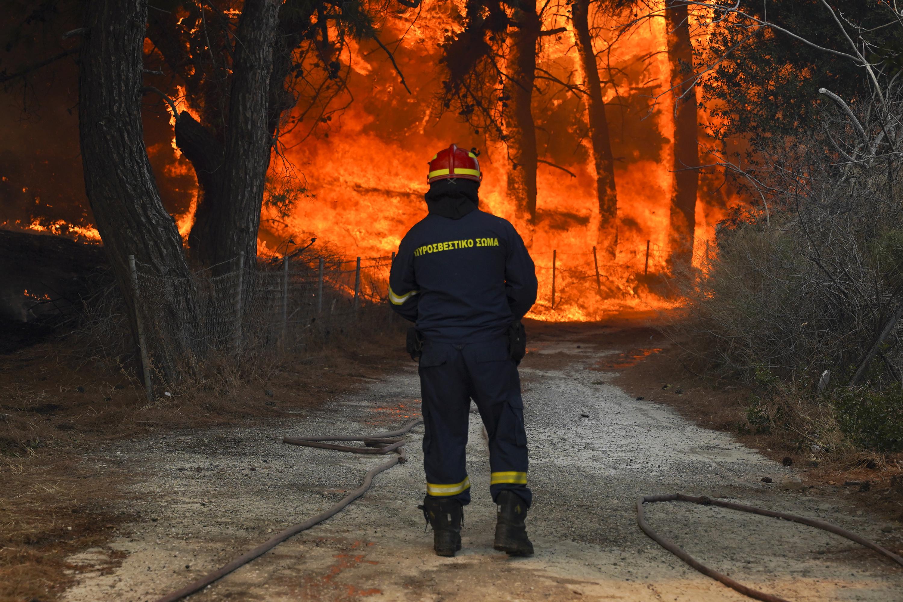 Greece Battles 4 Major Wildfires Hotels Homes Evacuated AP News