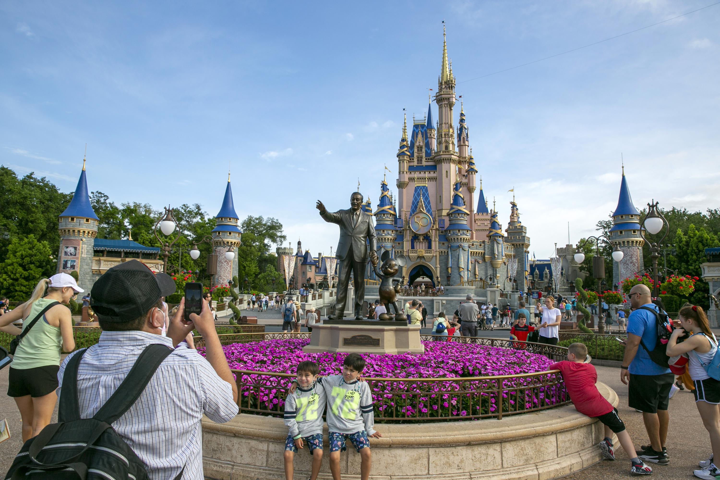 Did You Hear That Park to Park Buses Are Back at Disney World?