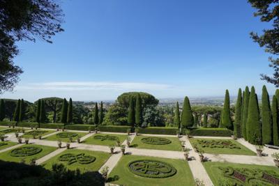 Vista de los jardines del Palacio de Castel Gandolfo, a unos 30 kilómetros al sureste de Roma, el sábado 29 de mayo de 2021. (AP Foto/Andrew Medichini)