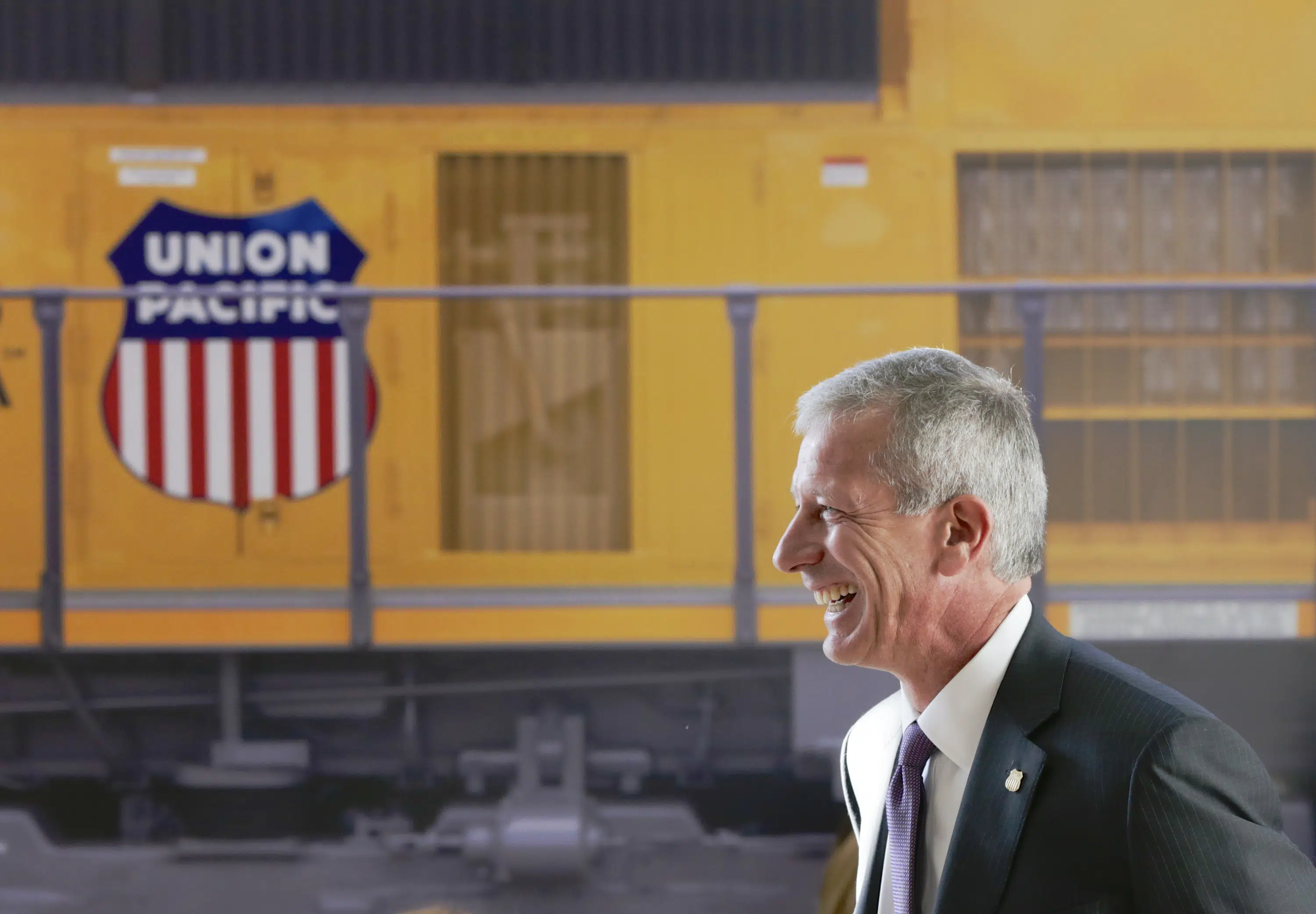 Photo of Union Pacific wird den CEO der Eisenbahn unter dem Druck von Hedgefonds ersetzen