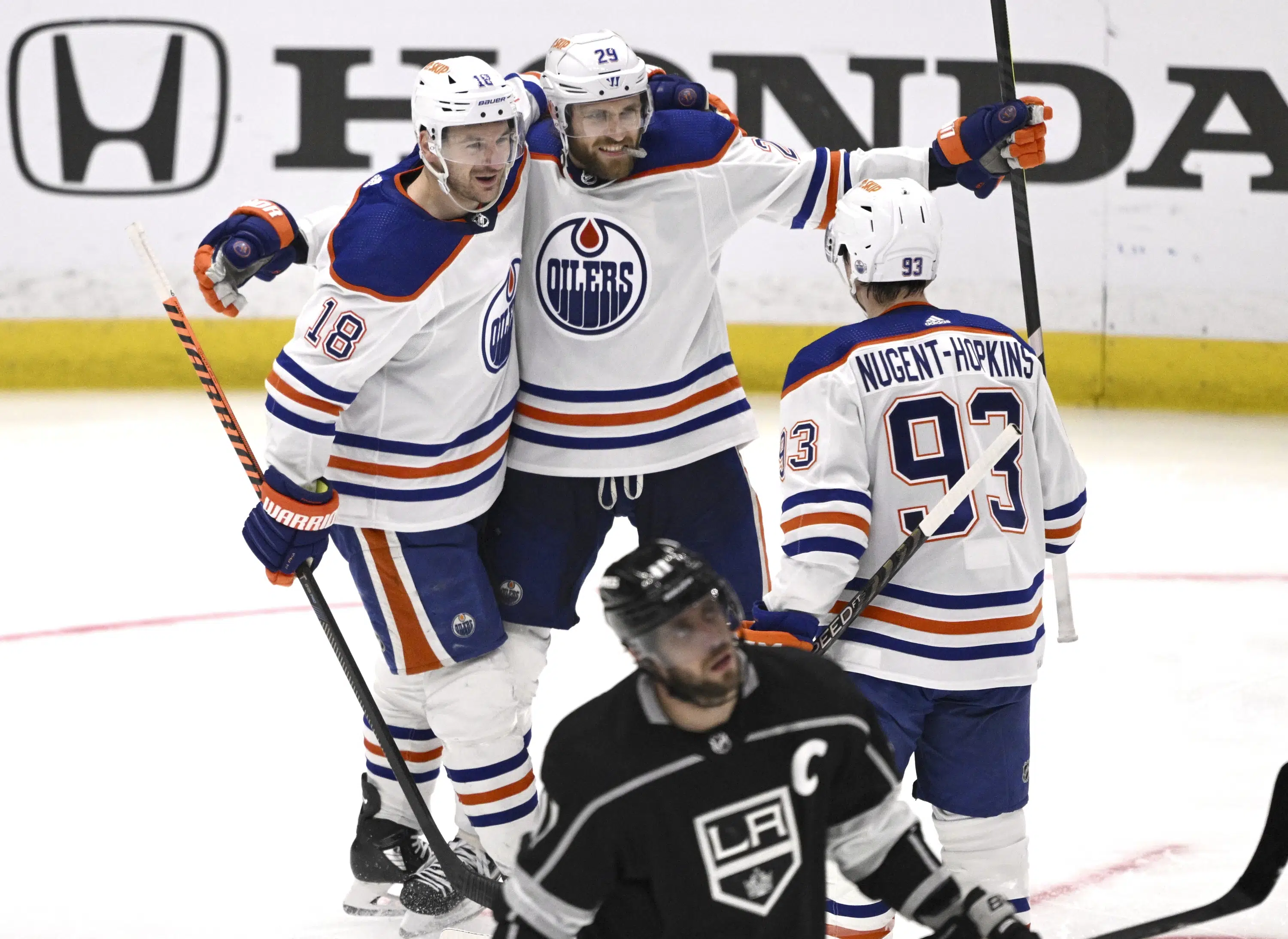 Oilers advance to second round with 5-4 victory over Kings