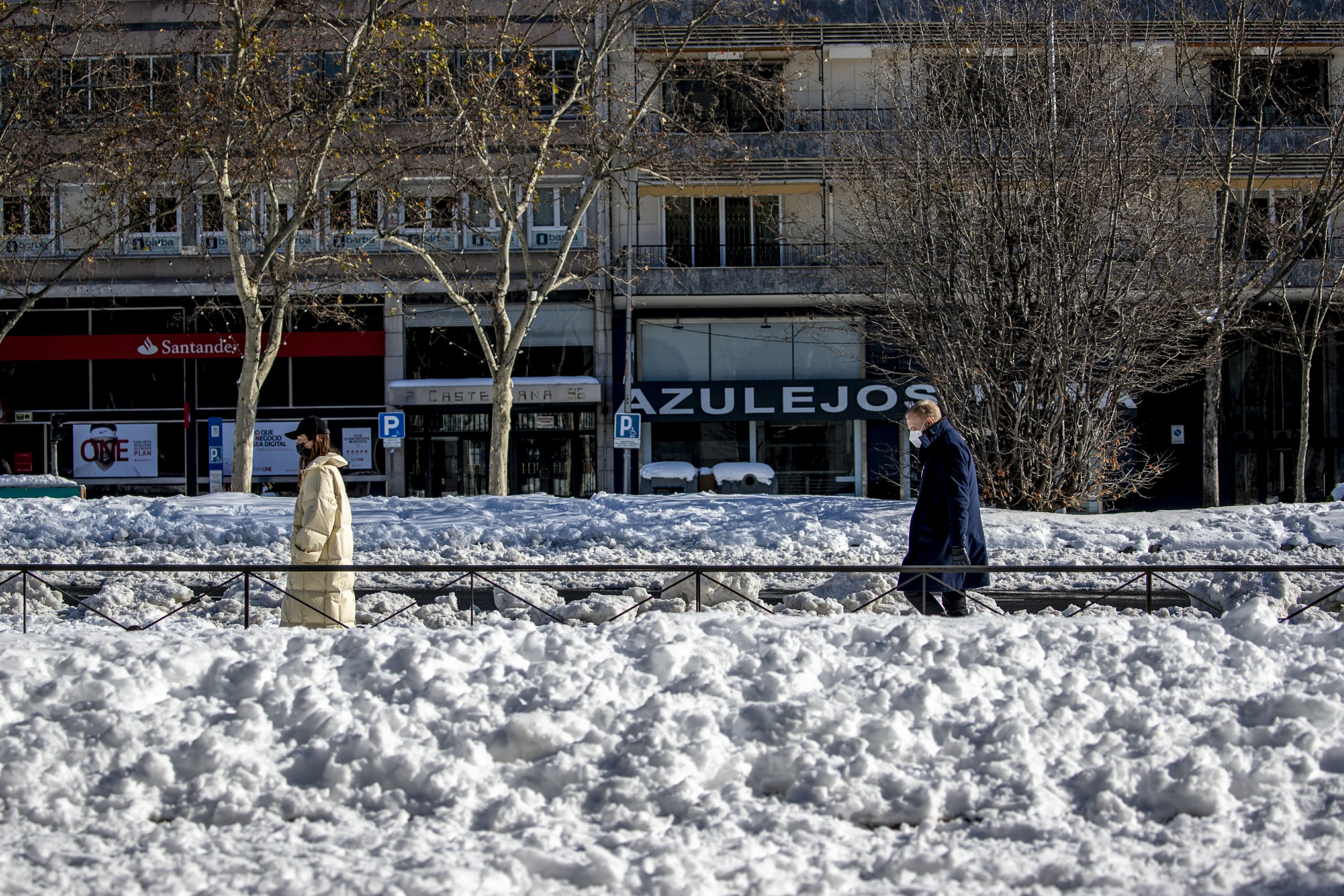 Snow, and now ice, disrupt the lives of Spaniards, launching vaccines