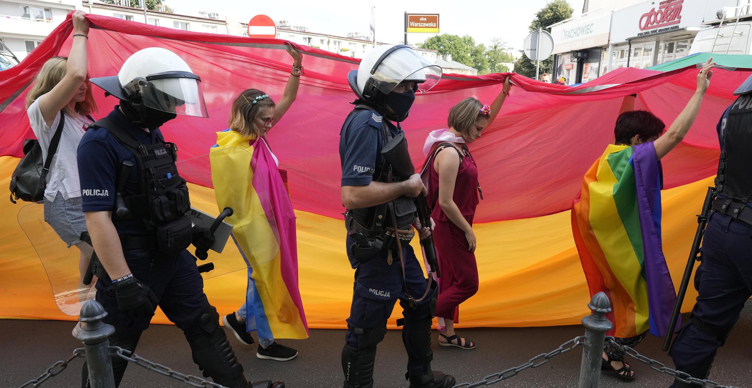 Dwa marsze LGBT w Polsce pod ścisłą ochroną policyjną