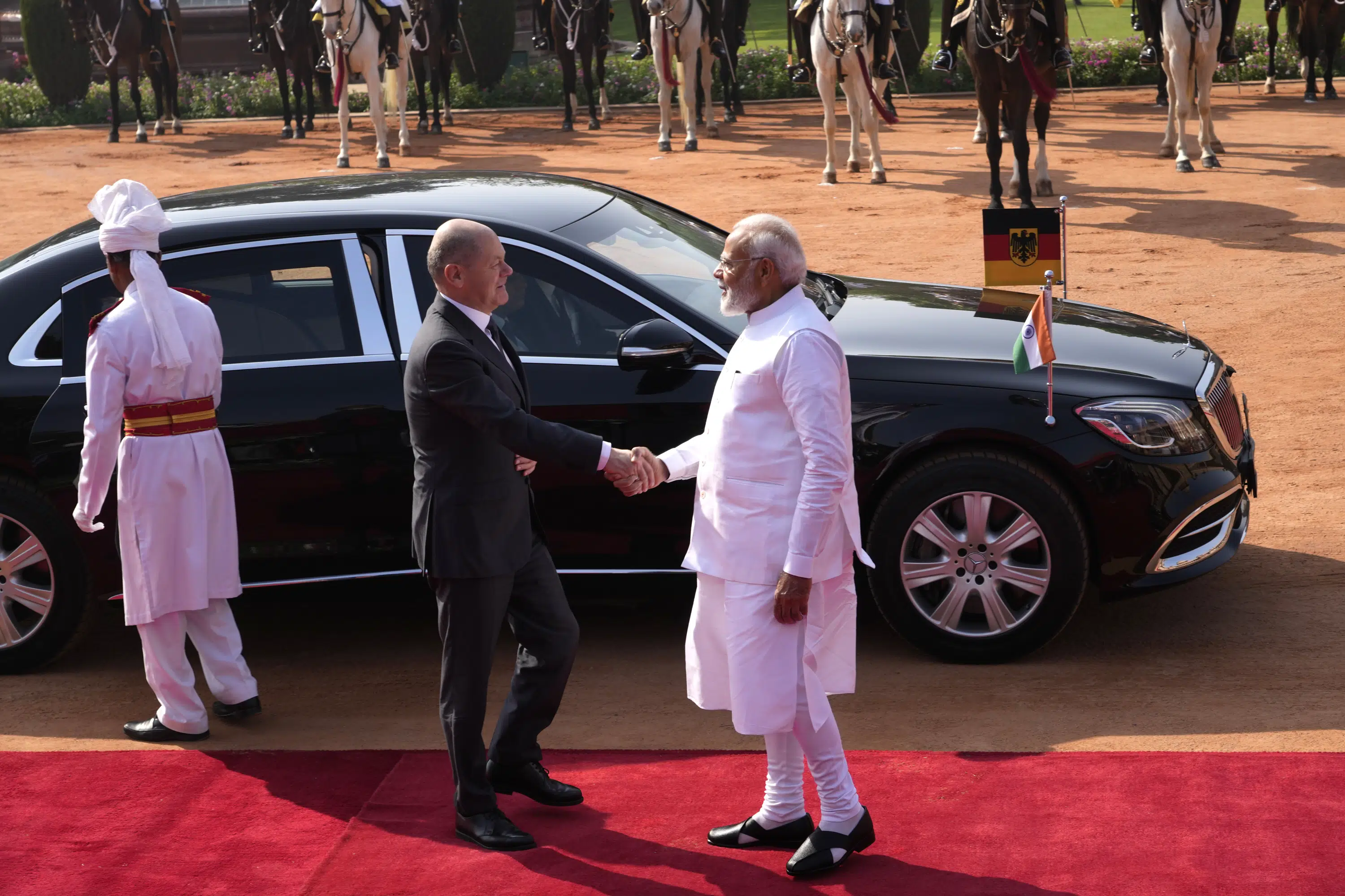 Лідер Німеччини Шульц прибув до Індії, щоб зміцнити економічні зв’язки