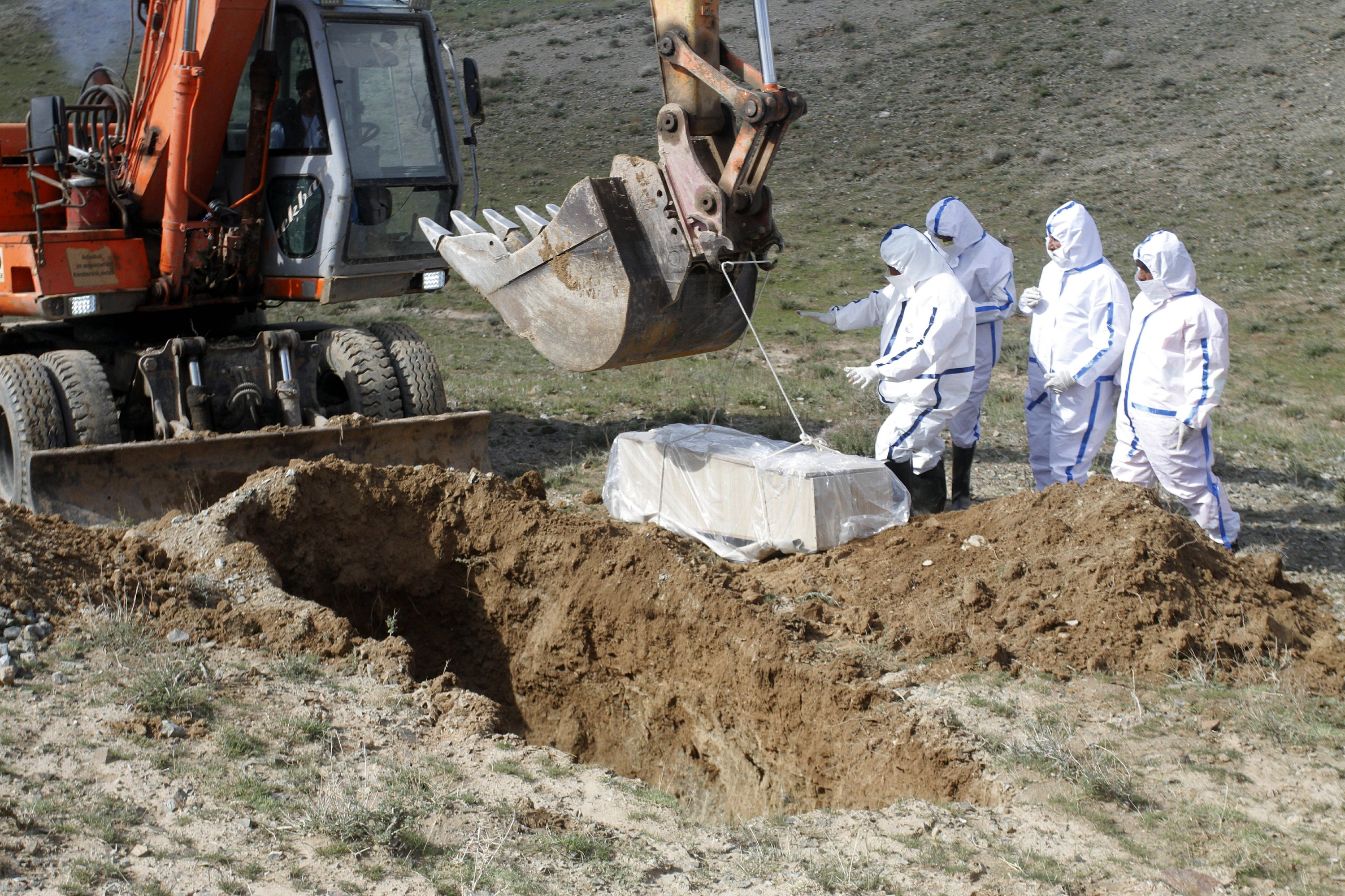 Mideastern burial traditions clash with fears of contagion