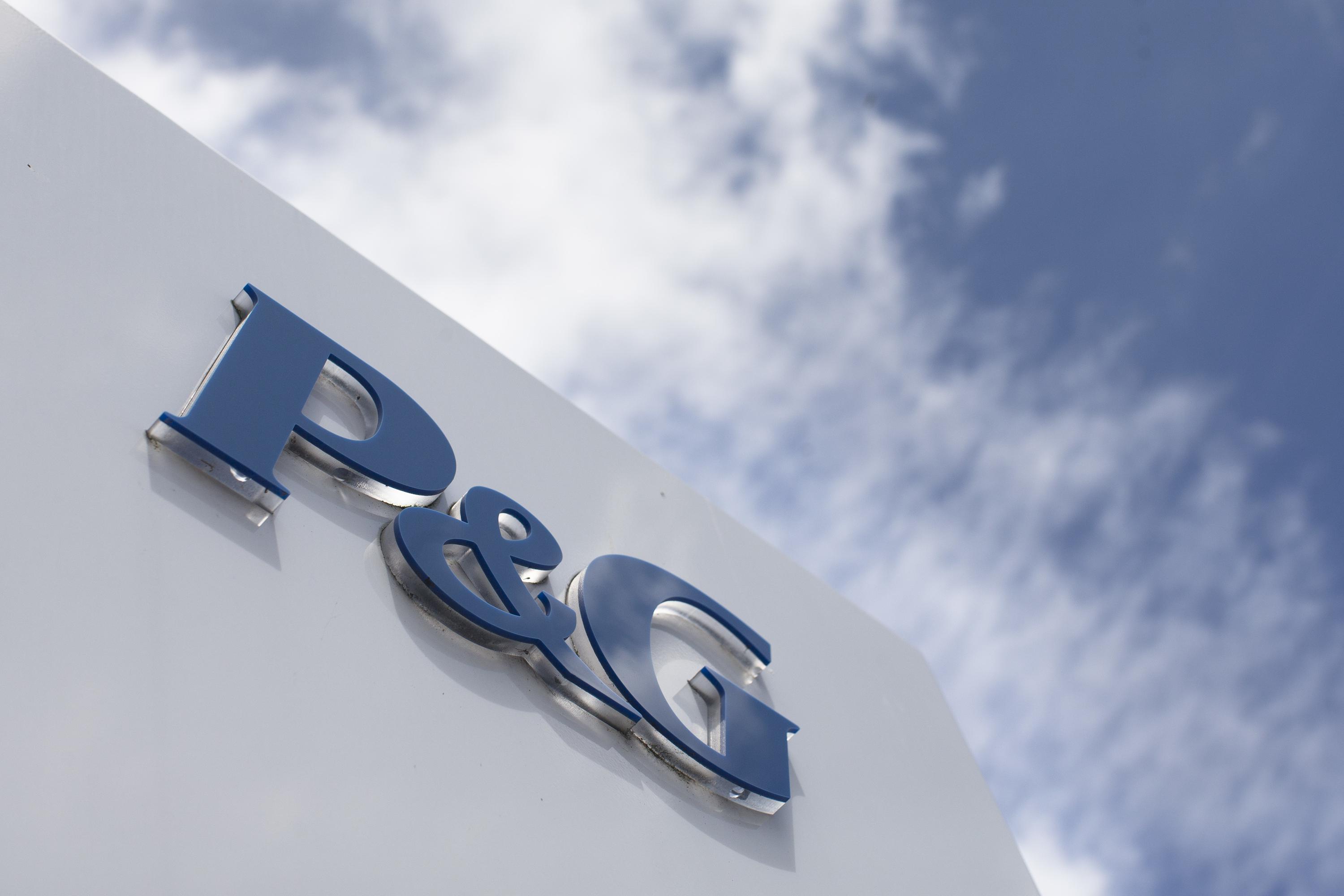 P&G annual profit drops 40%, sales disappoint