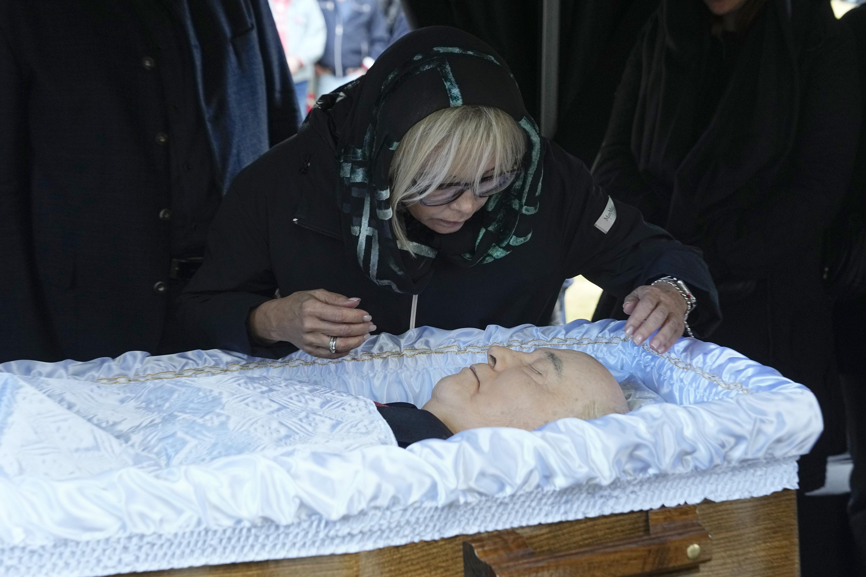Горбачева похоронили в Москве на похоронах, отвергнутых Путиным