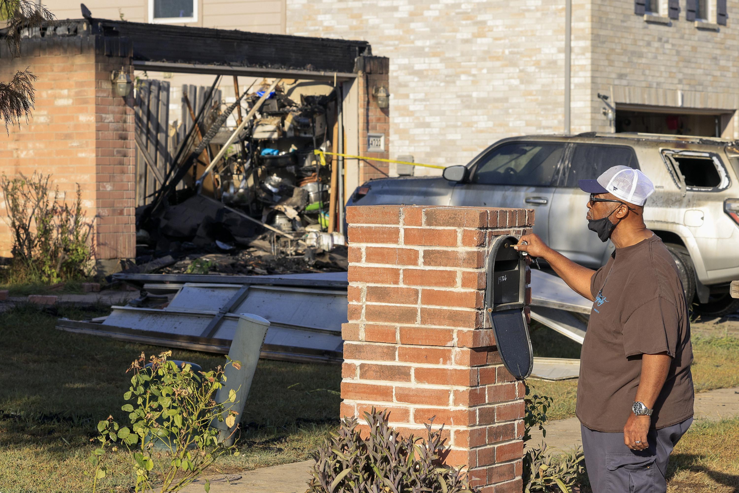 Grass fires burn more homes in droughtravaged North Texas AP News