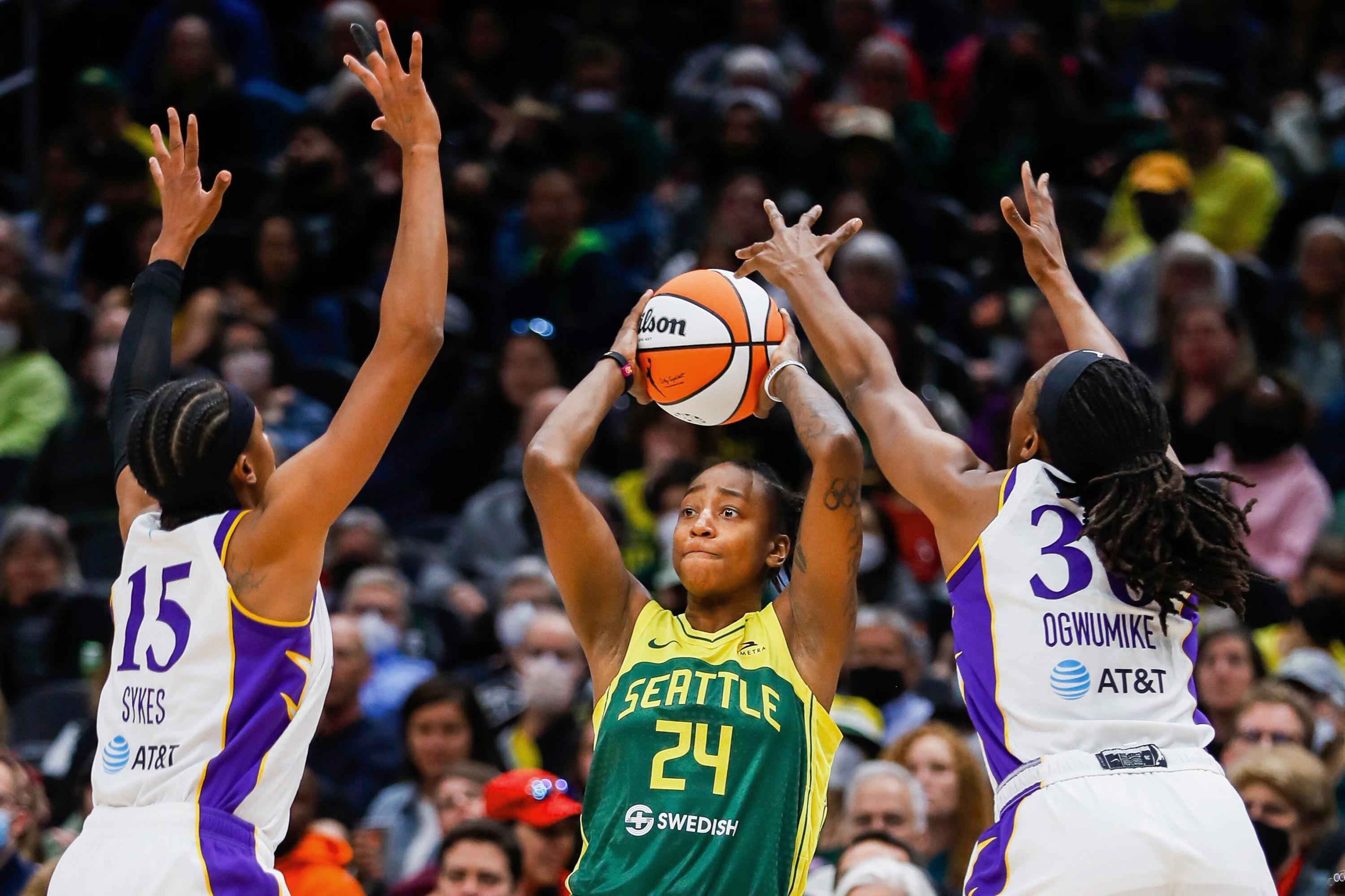 Stewart scores 28 to help Storm beat Sparks 83-80