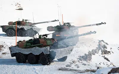 Esta fotografía sin fechar proporcionada el jueves 5 de enero de 2023 por el ejército francés muestra tanques de guerra AMX-10 RC. (Jeremy Bessat/Armee de Terre vía AP)