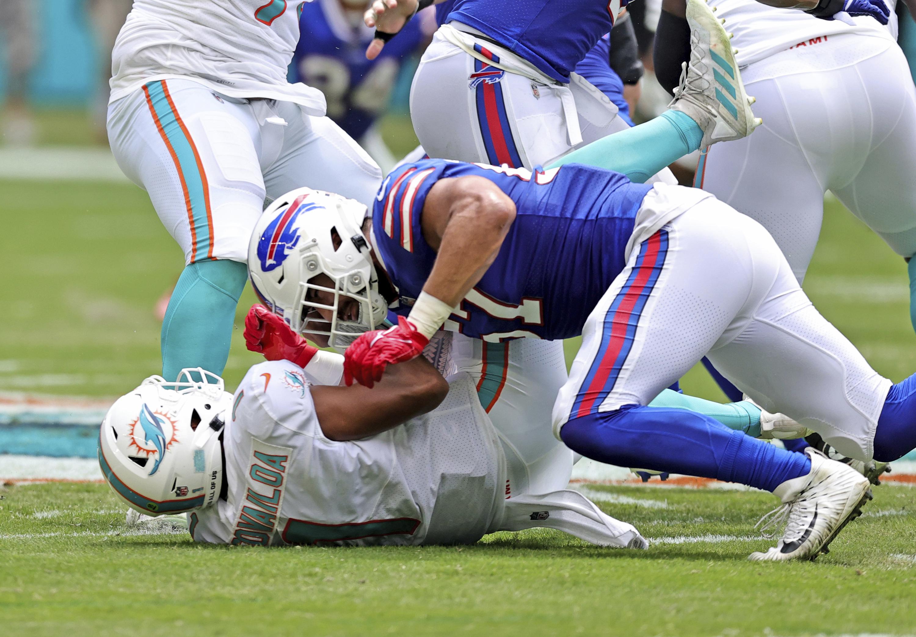 Dolphins waiting to see severity of Tagovailoa's rib injury | AP News