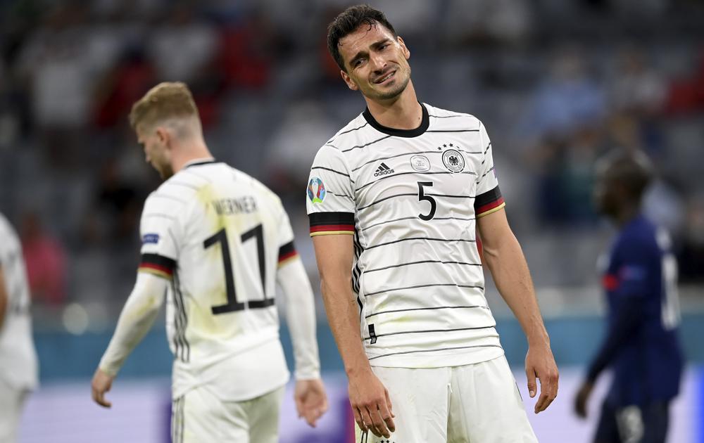 Mats Hummels de Alemania reacciona en el primer encuentro de la Euro 2020 ante Francia en el Grupo F el martes 15 de junio del 2021. (Matthias Hangst/Pool vía AP)