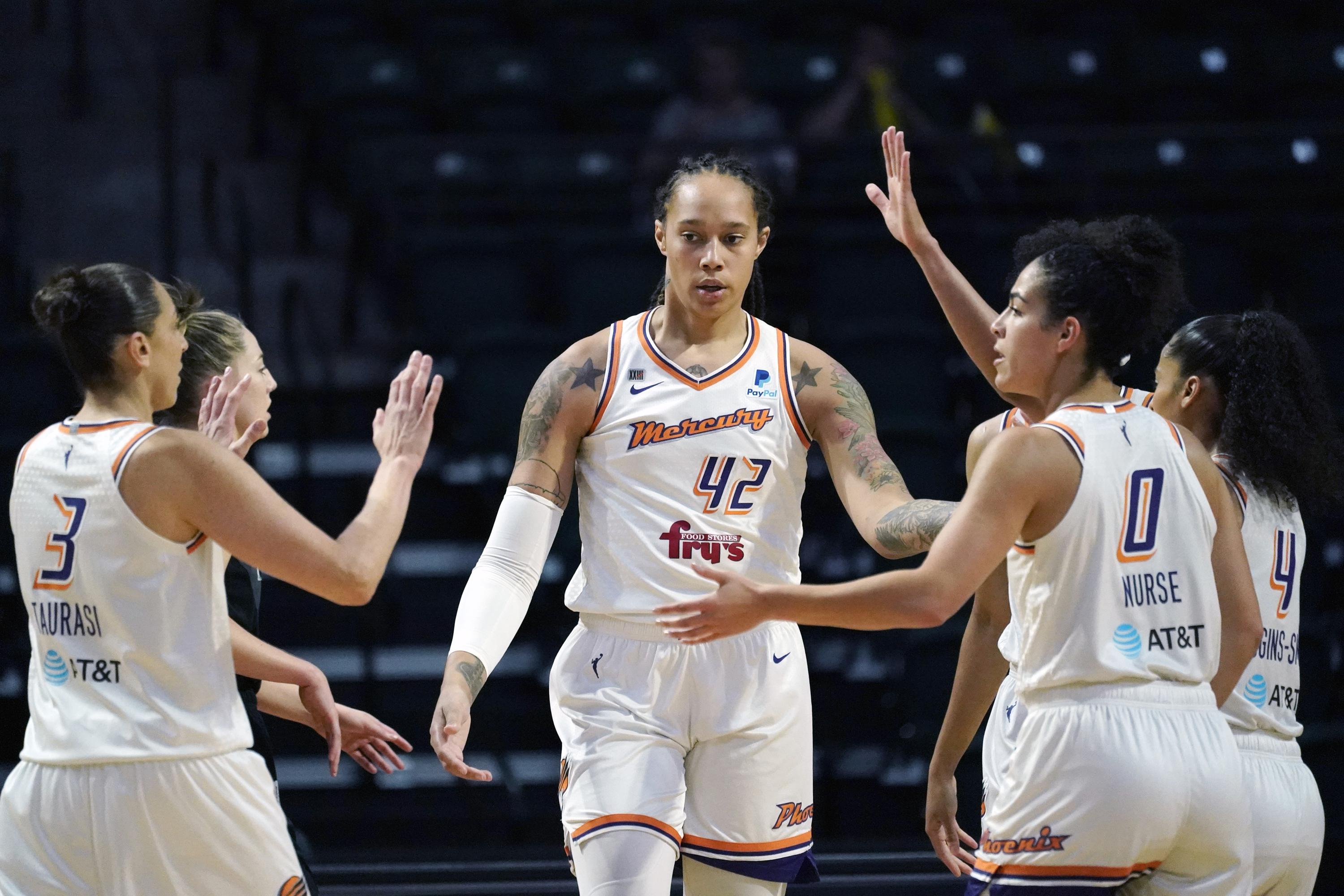 Brittney Griner Receiving Answering Wnba Players Emails Ap News