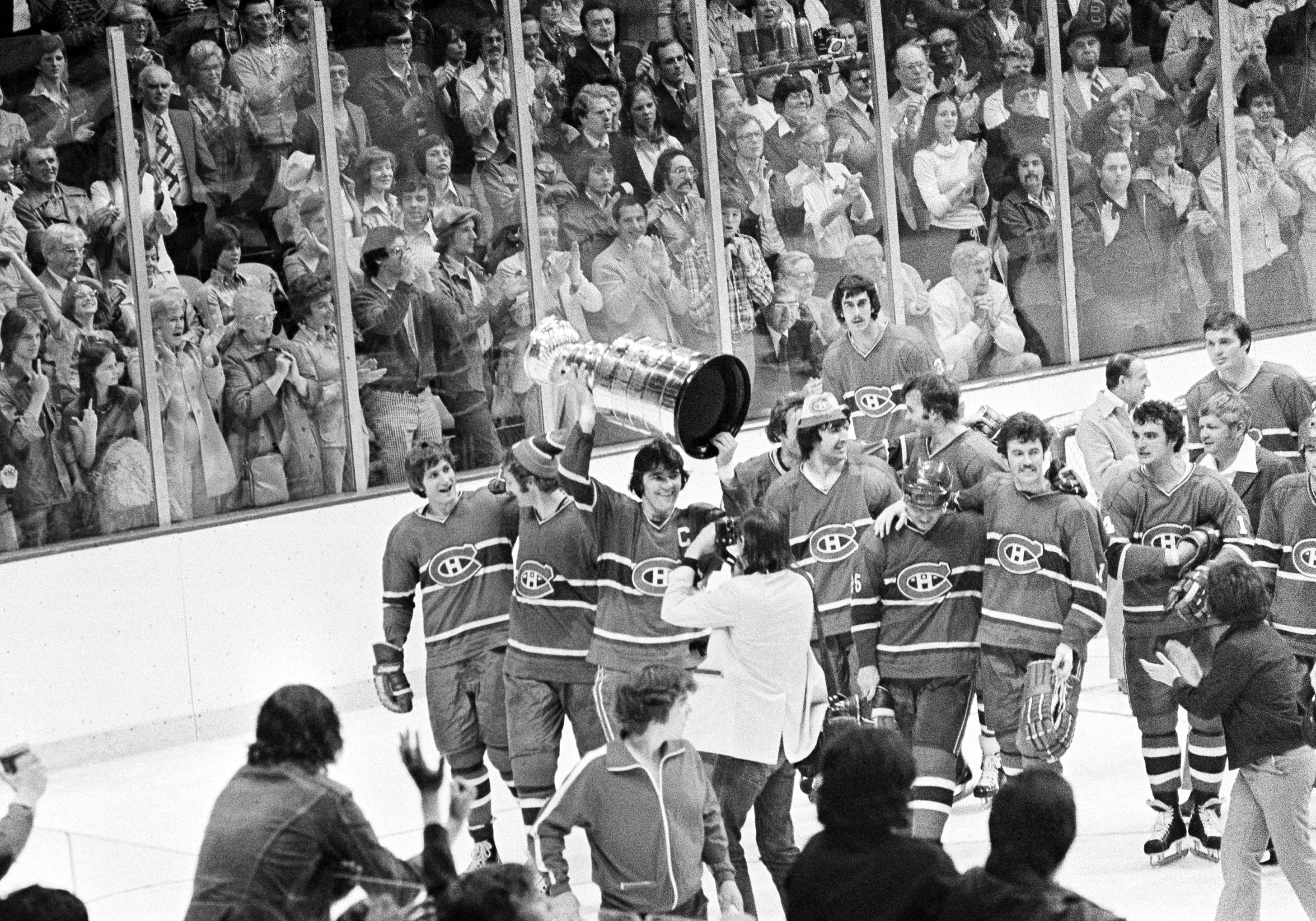 Jeff Schultz Spends His Day With the Stanley Cup in Hometown of