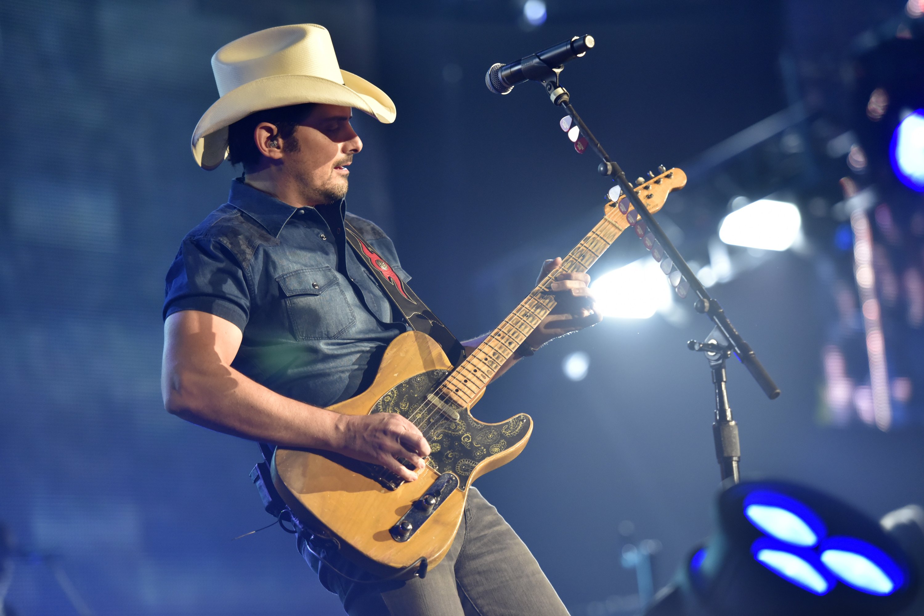 Brad Paisley on drivein concerts 'It's a return to life' AP News