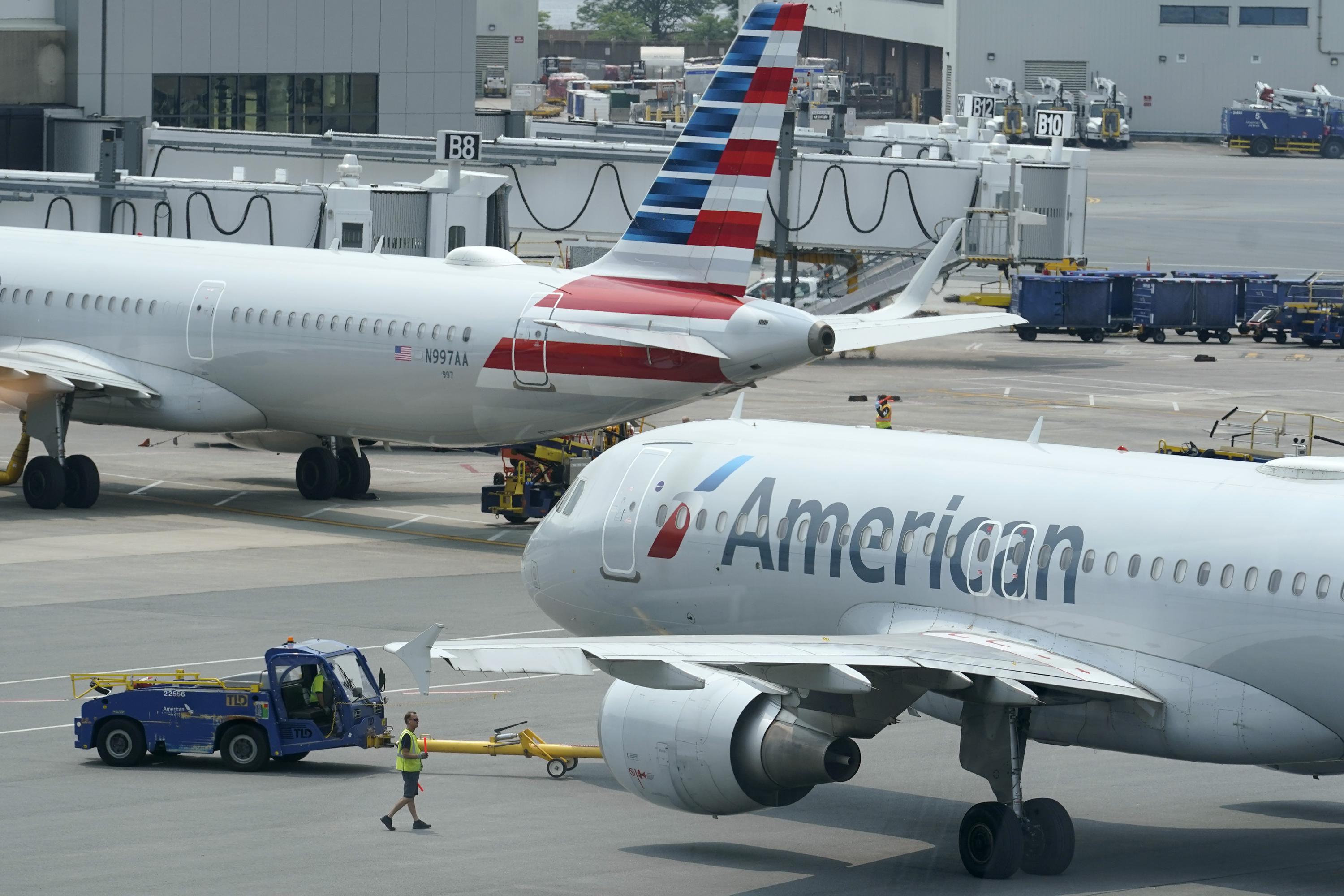 American offers to boost pilot pay 17% by the end of 2024 | AP News