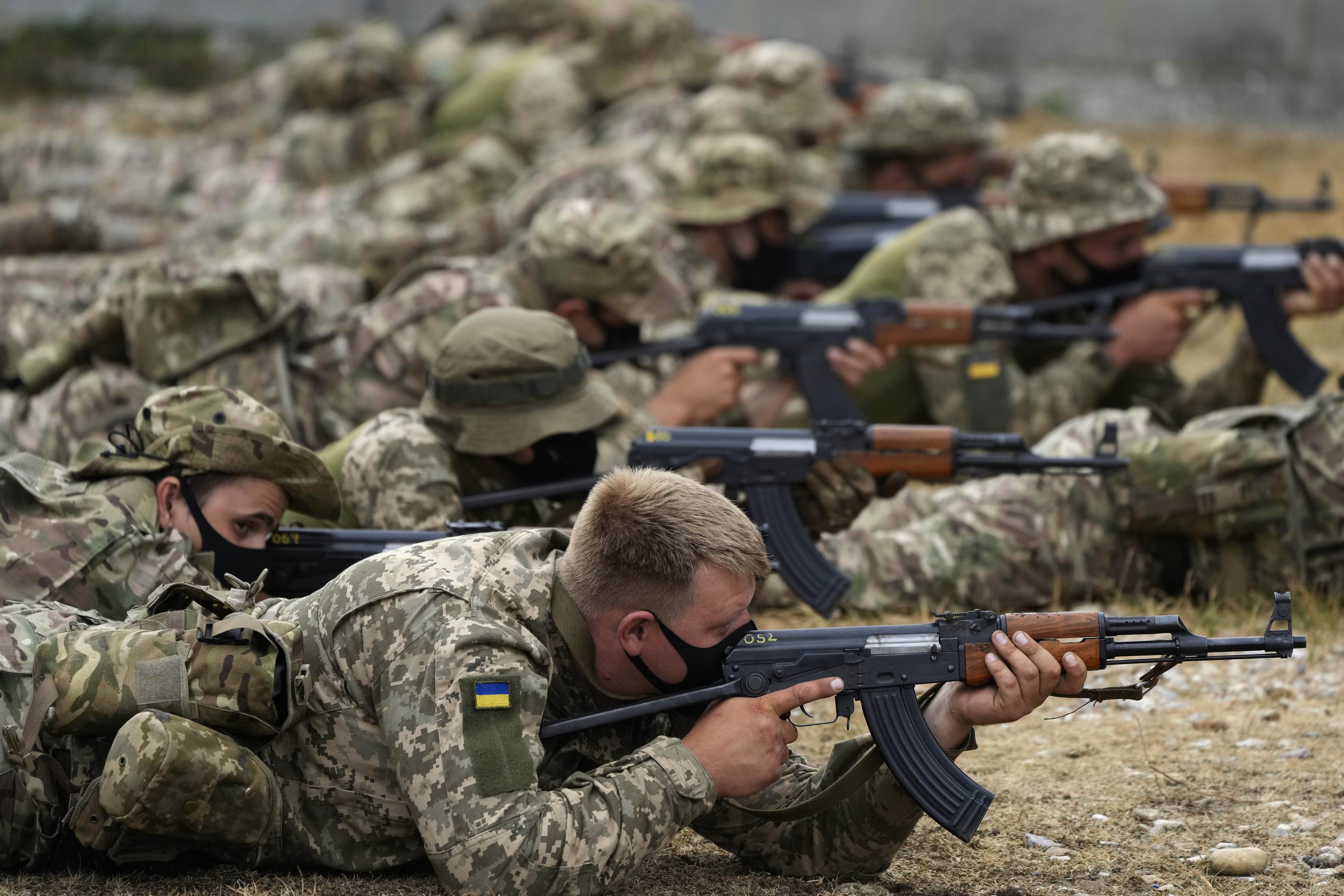 Военные группы украины. Солдат Российской армии. Британский солдат. Армия Украины. Украинские военные.