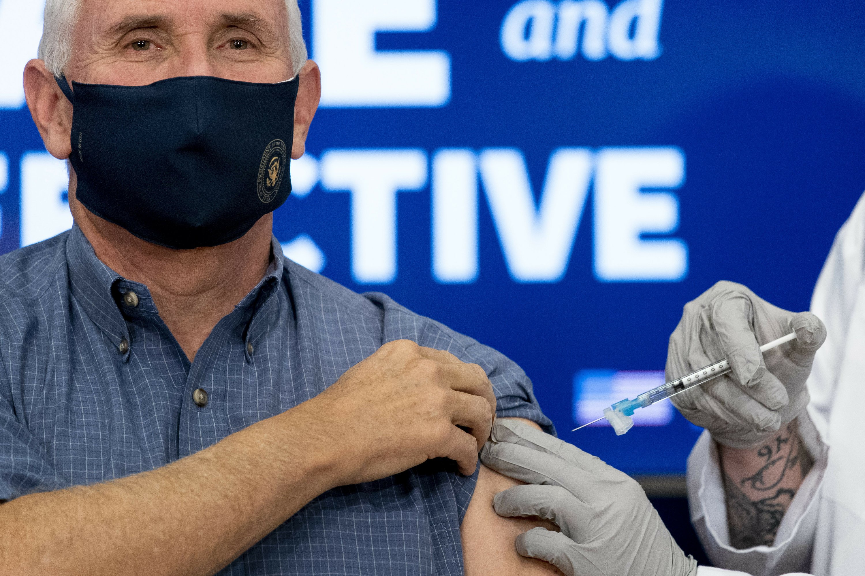 Biden will receive the vaccine against COVID while Trump remains on the sidelines