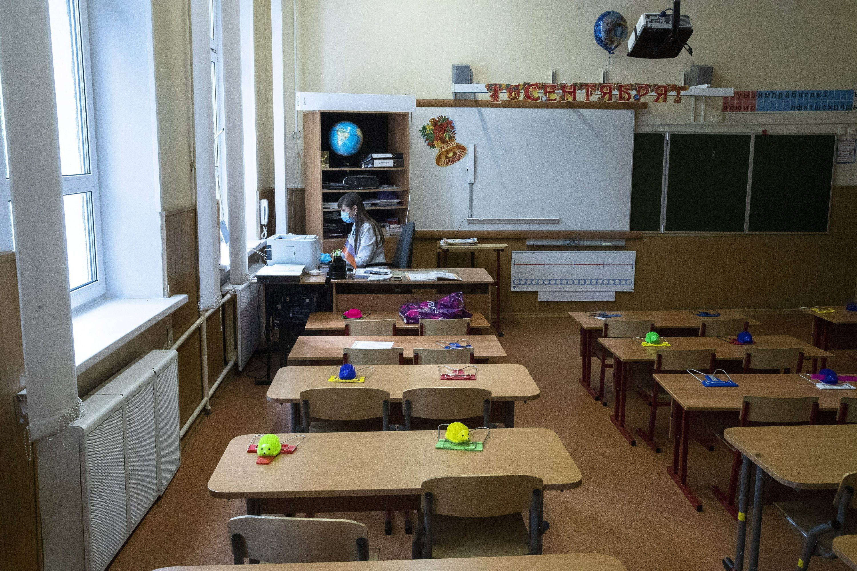 Russian Schools Open With Classroom Cafeteria Precautions Ap News 