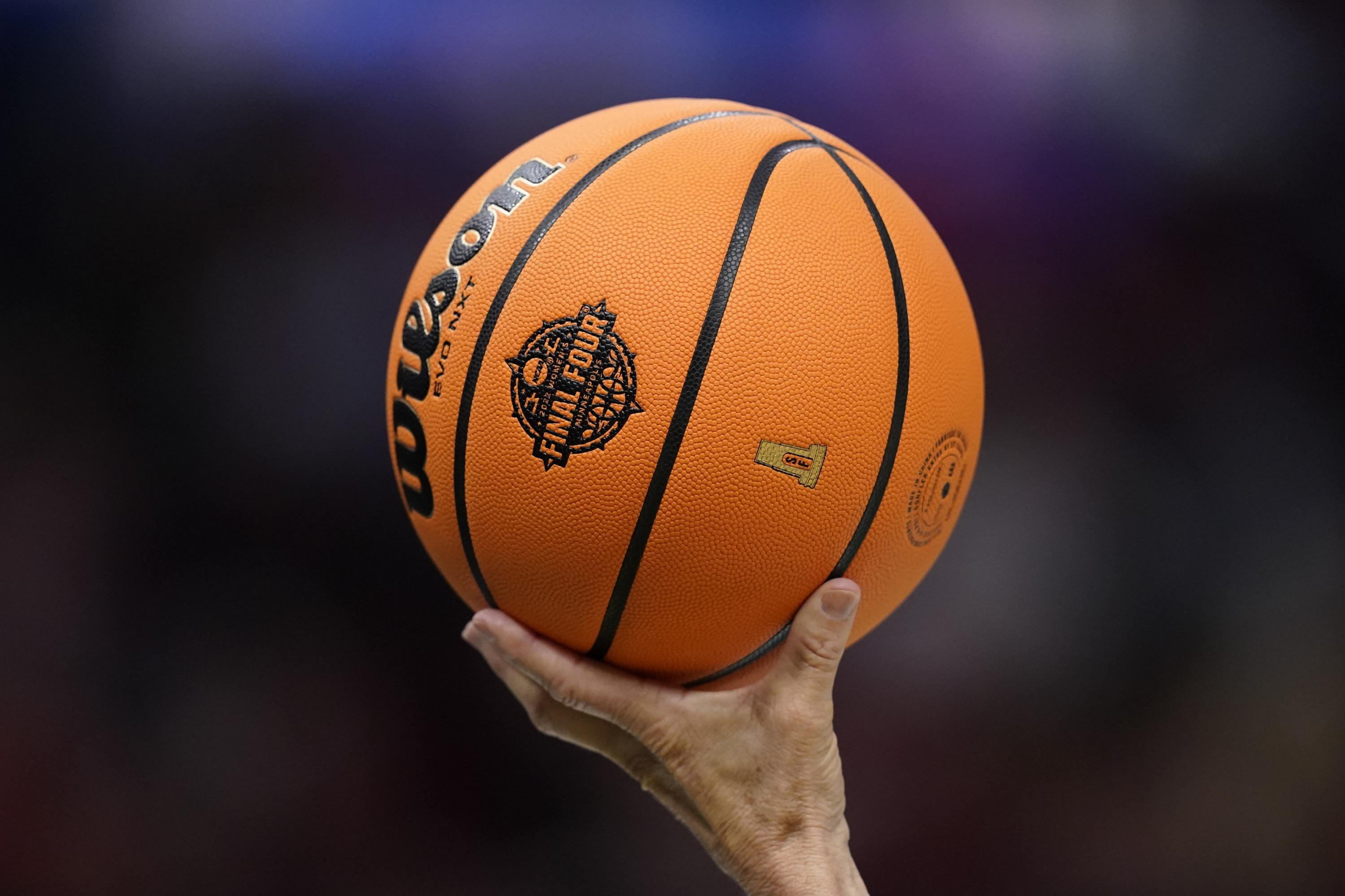 How Many Periods Does A College Basketball Game Have