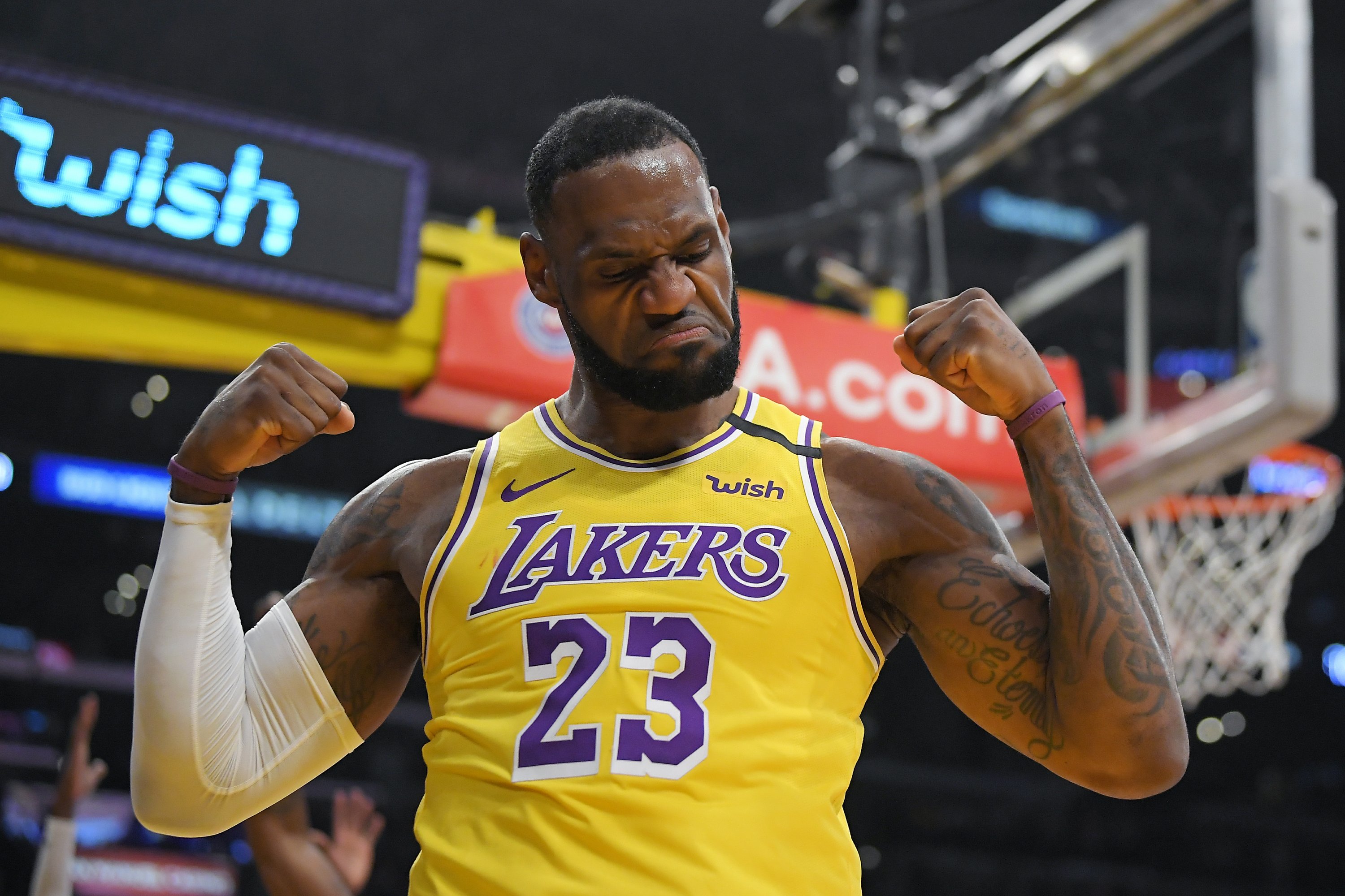 lebron james moves to lakers