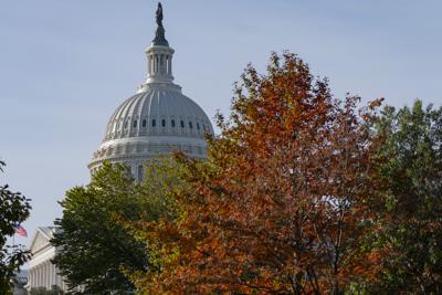Esta fotografía muestra el Capitolio de Estados Unidos, el jueves 28 de octubre de 2021, en Washington. (AP Foto/Jacquelyn Martin)