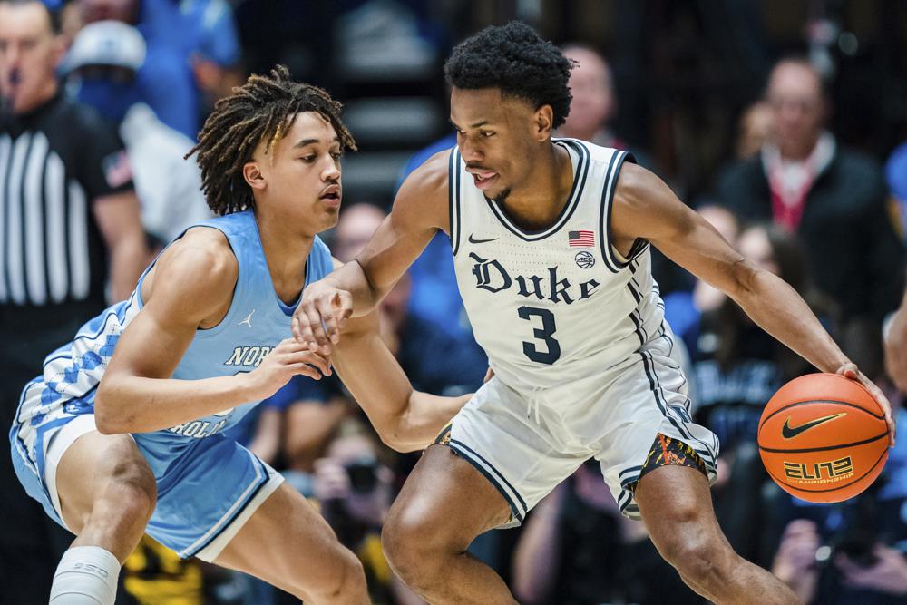 Duke edges North Carolina 63-57 behind Roach, Lively