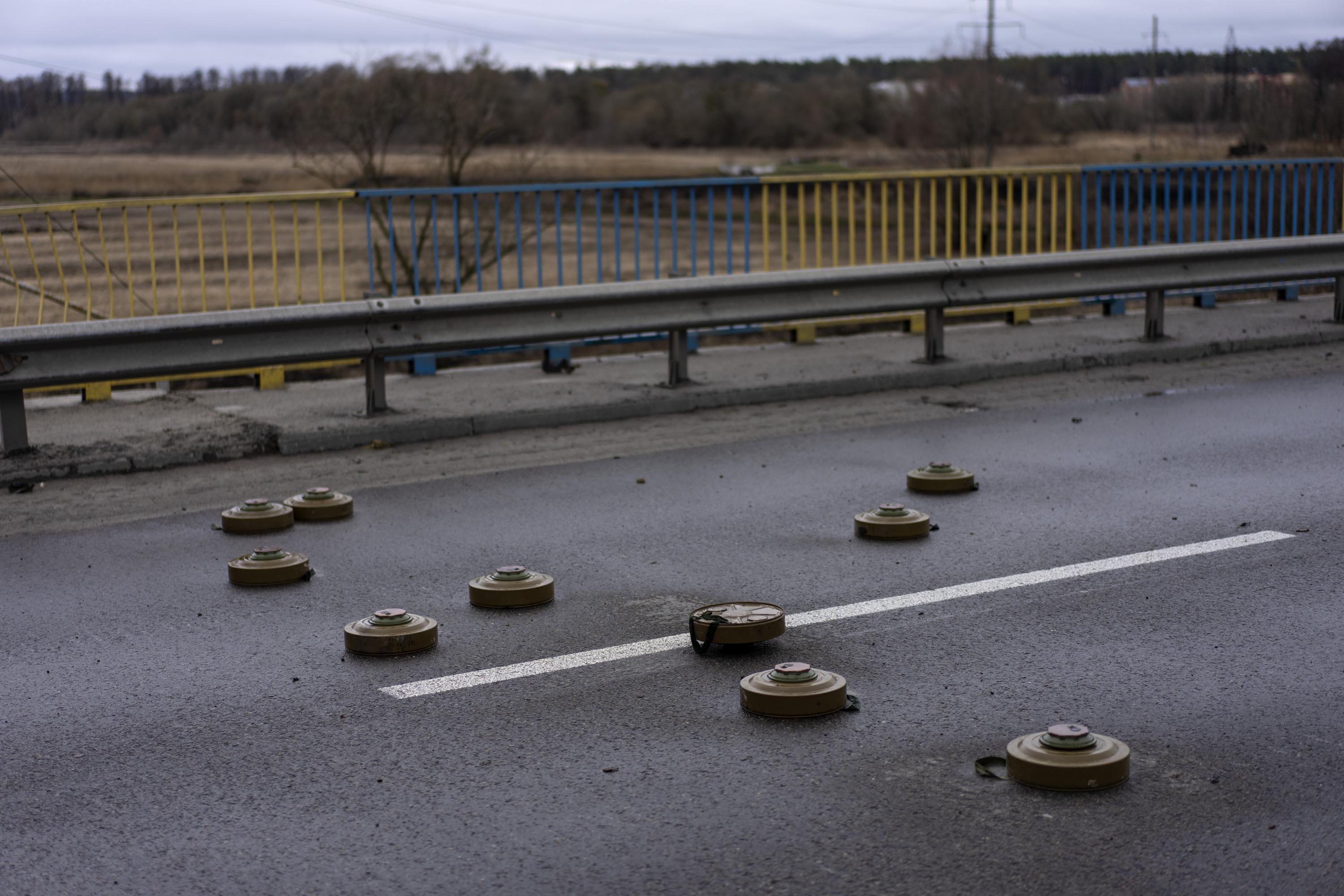 Russia urged to stop using land mines in its war in Ukraine | AP News